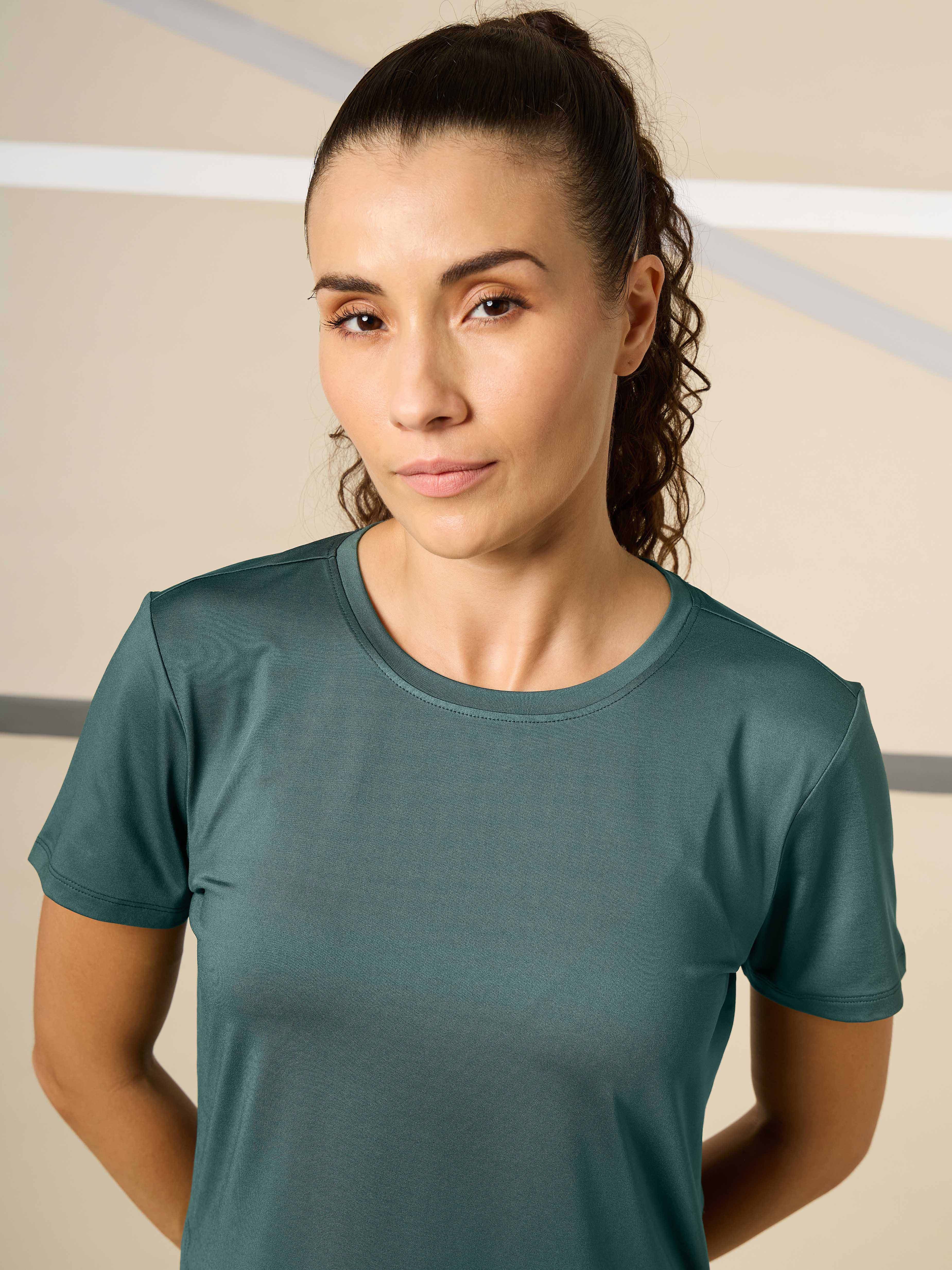 Round Hem Full Range T-shirt