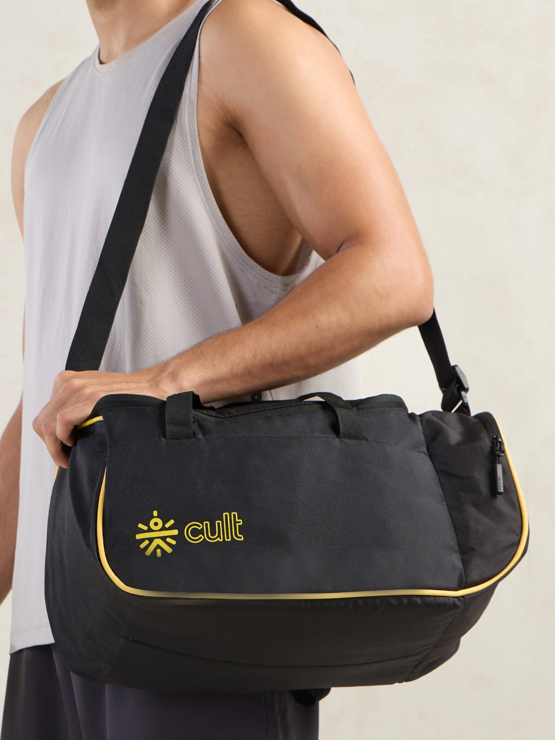 cult 25 Litre Gym Duffle Bag Black Yellow Unisex with Multipockets