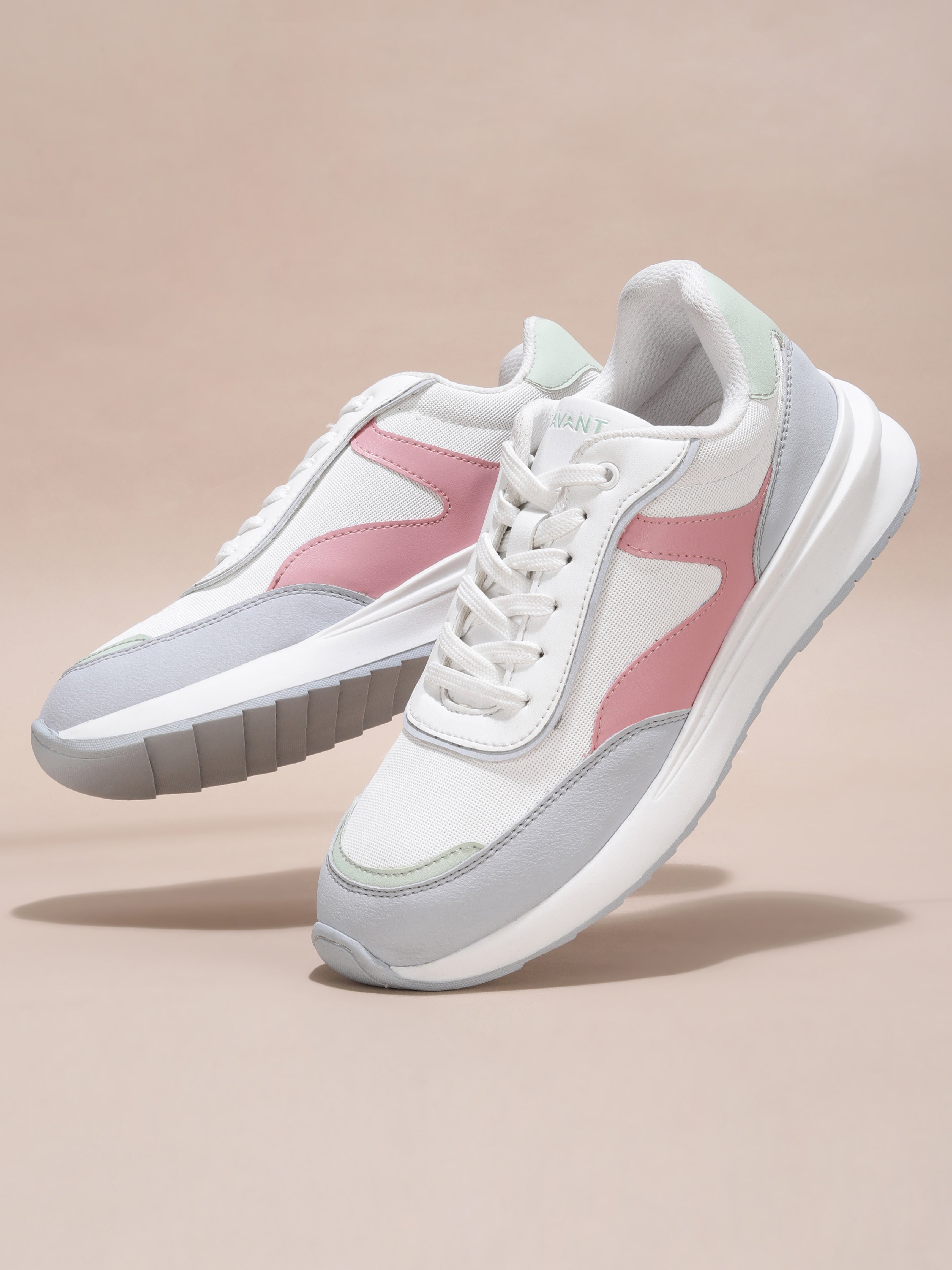 Avant Women's Mova Sneakers - White