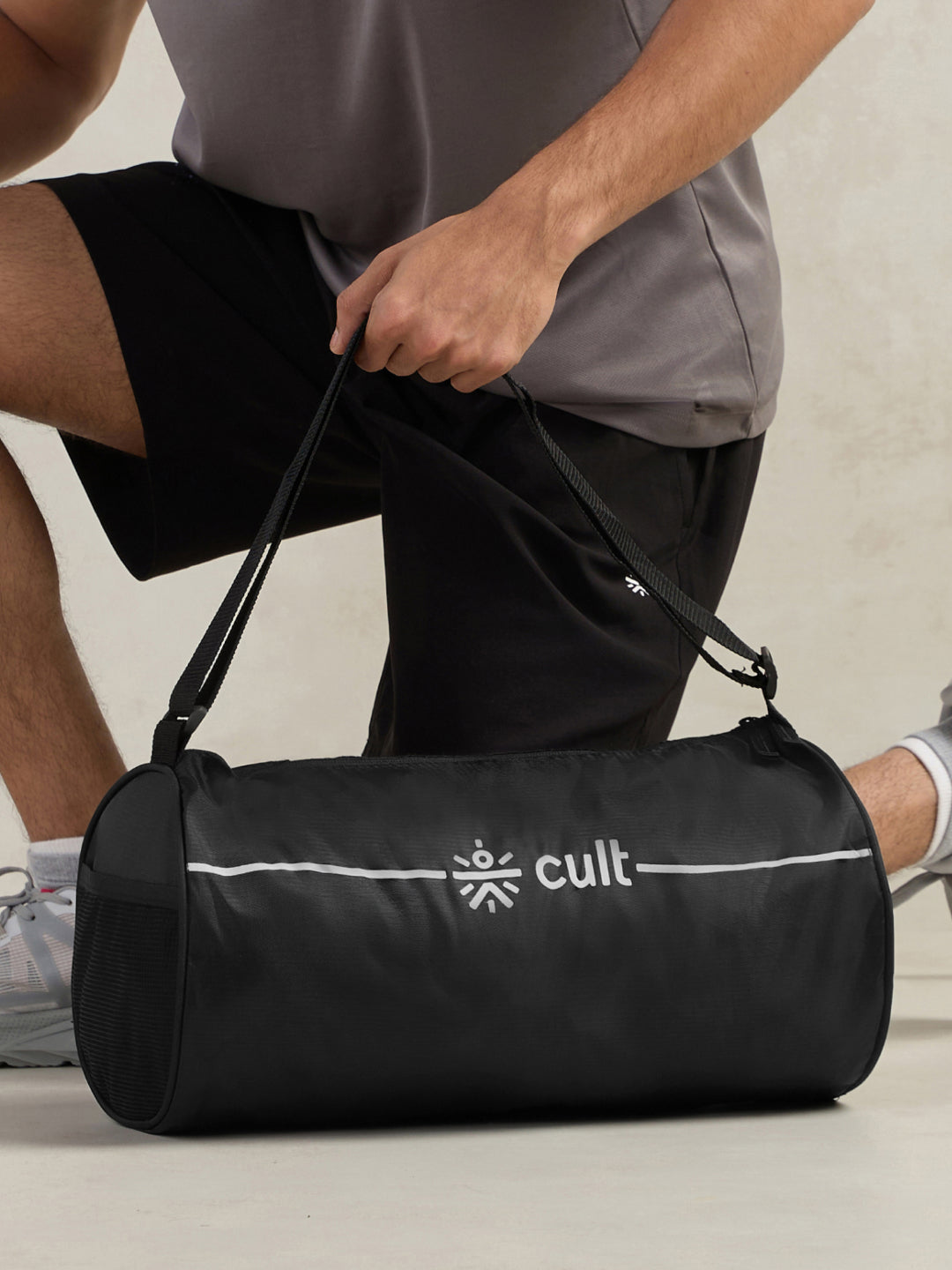 Duffle Bag Unisex Adjustable Strap Mesh pocket Gym & Sport Bag Black 12 L