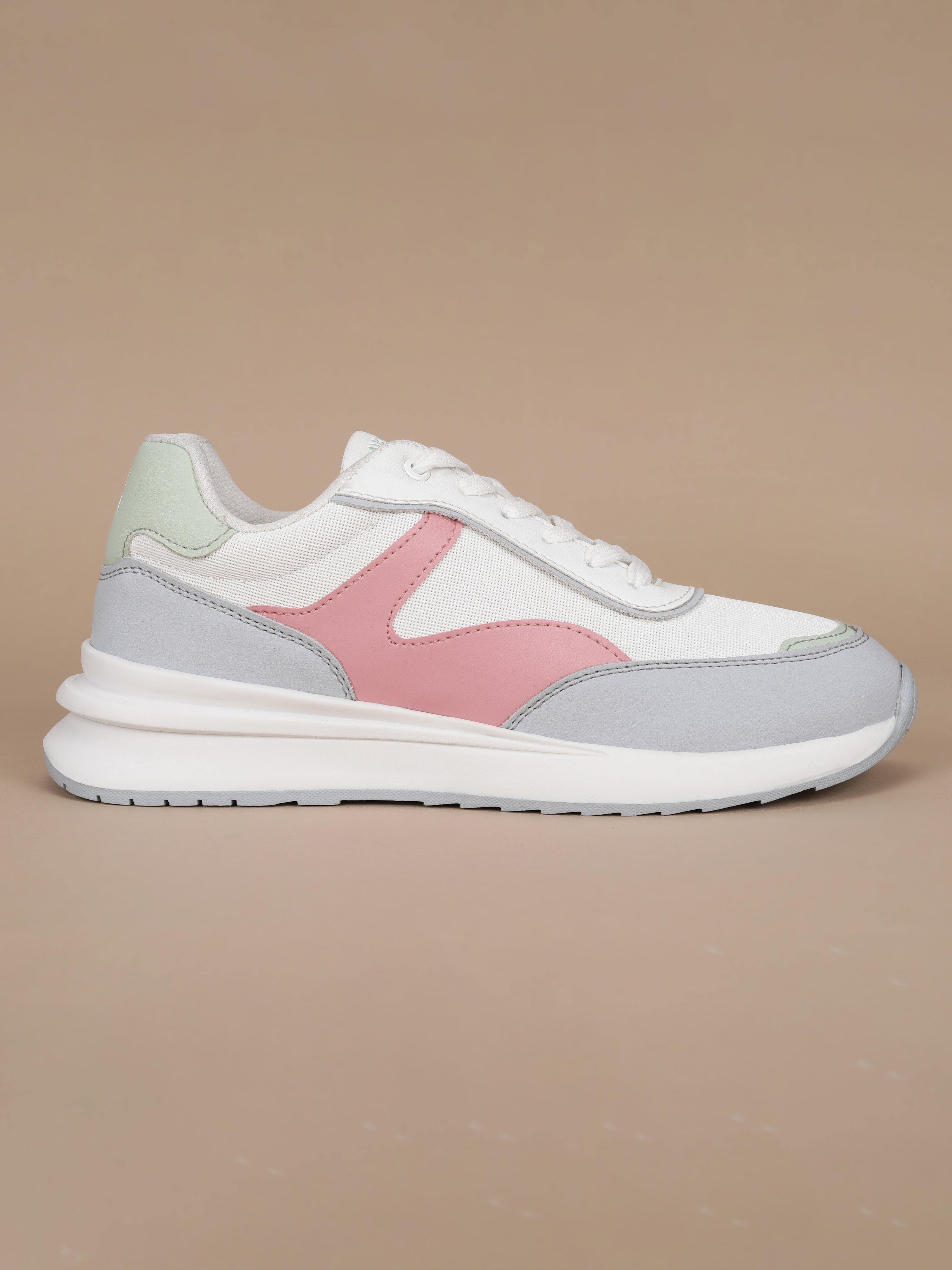 Avant Women's Mova Sneakers - White