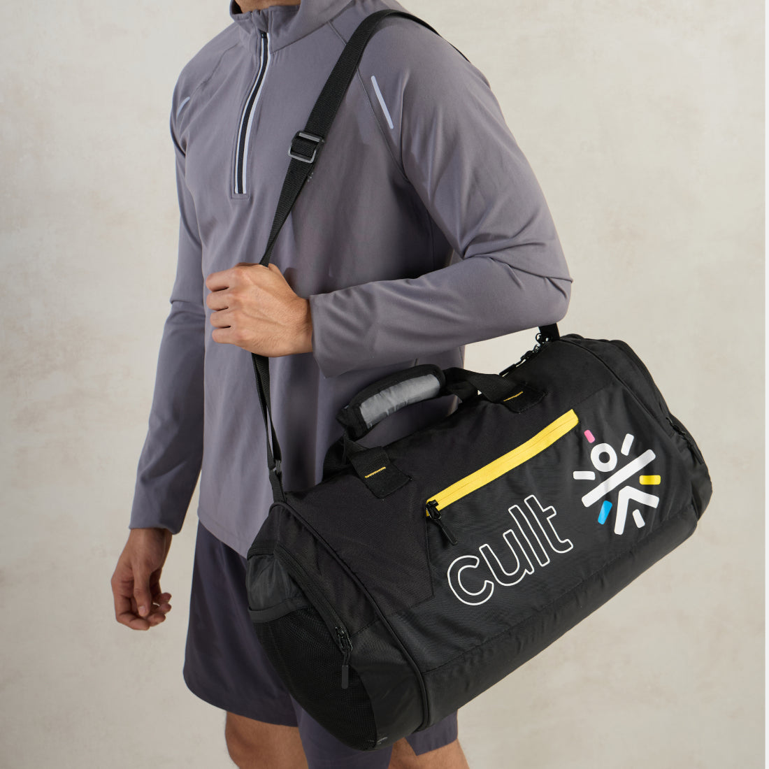 Cult Gym Bag 35Lwith Shaker Bottle 550ml Black