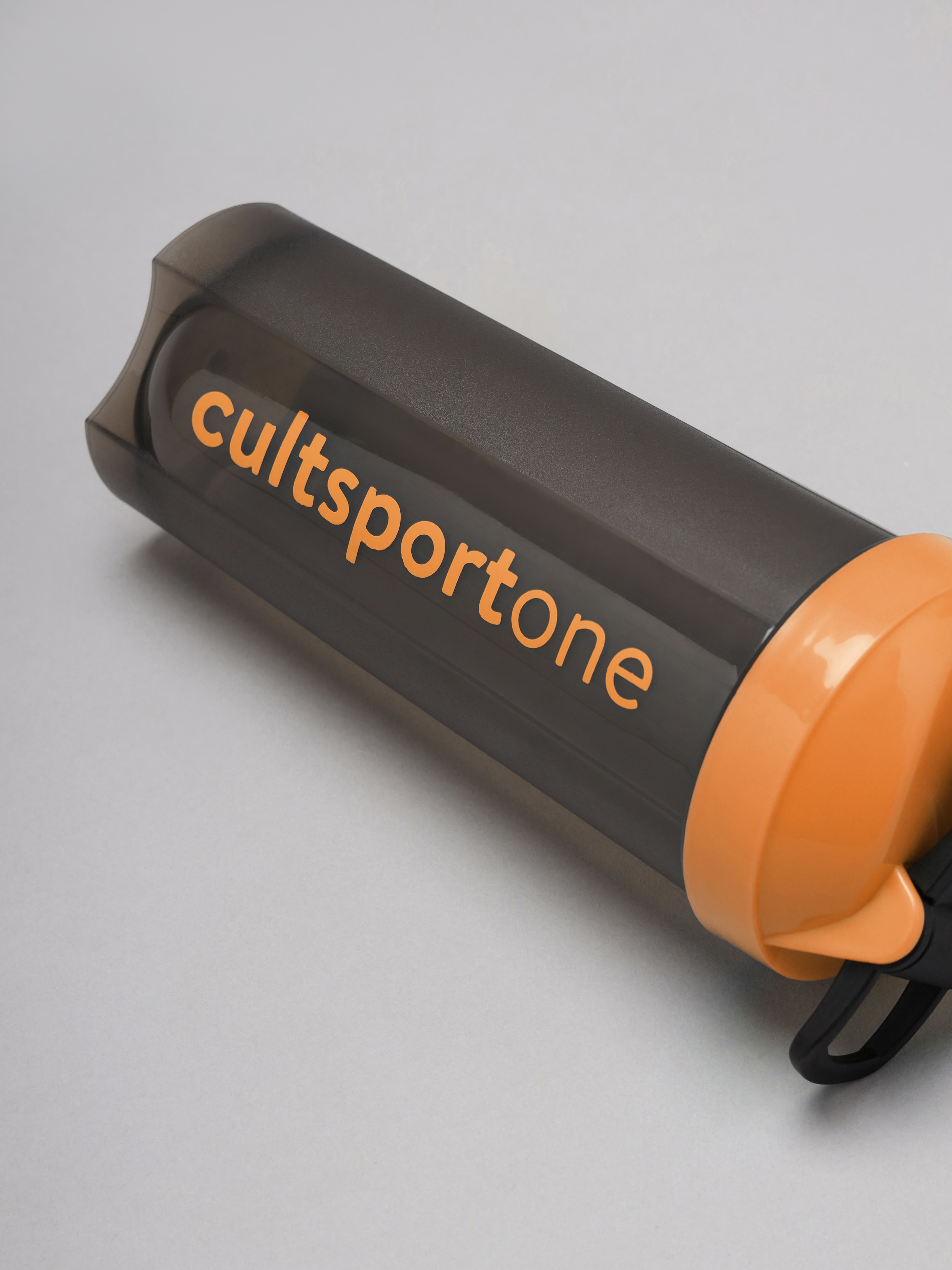 Spill Proof Flip Top Shaker with Blender Ball