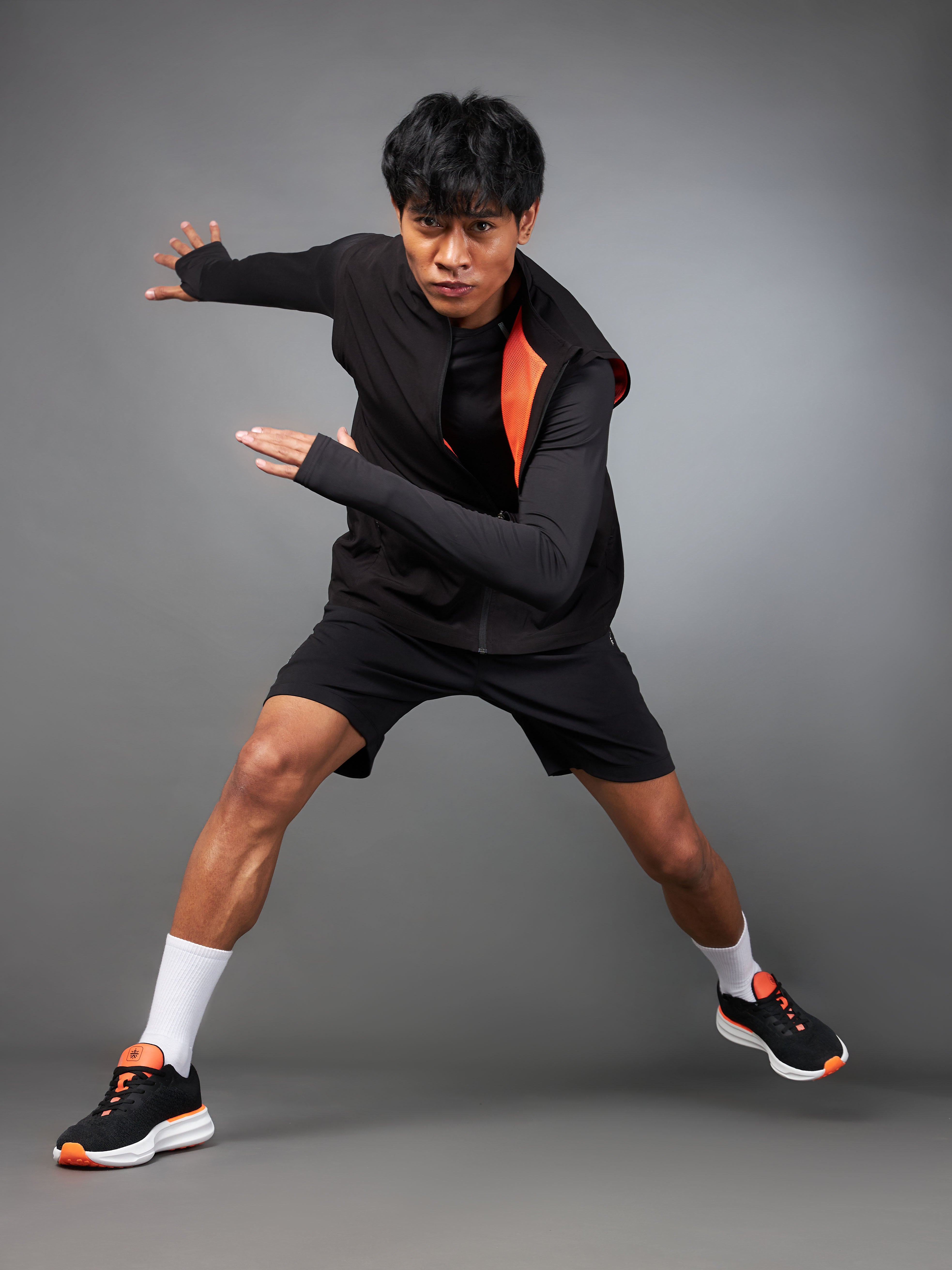 Dawn to Dusk Black Running Gillet