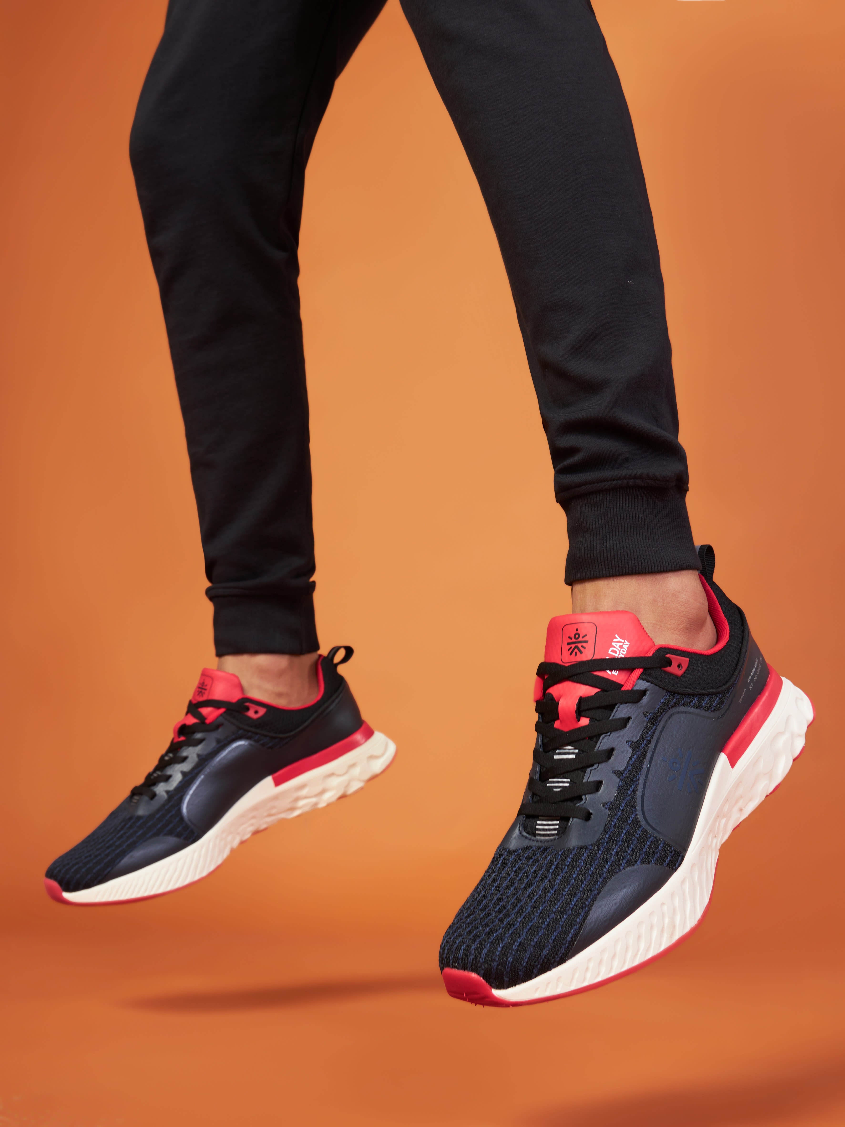 cult Versa Maze Men Running Shoes - Charcoal/Red