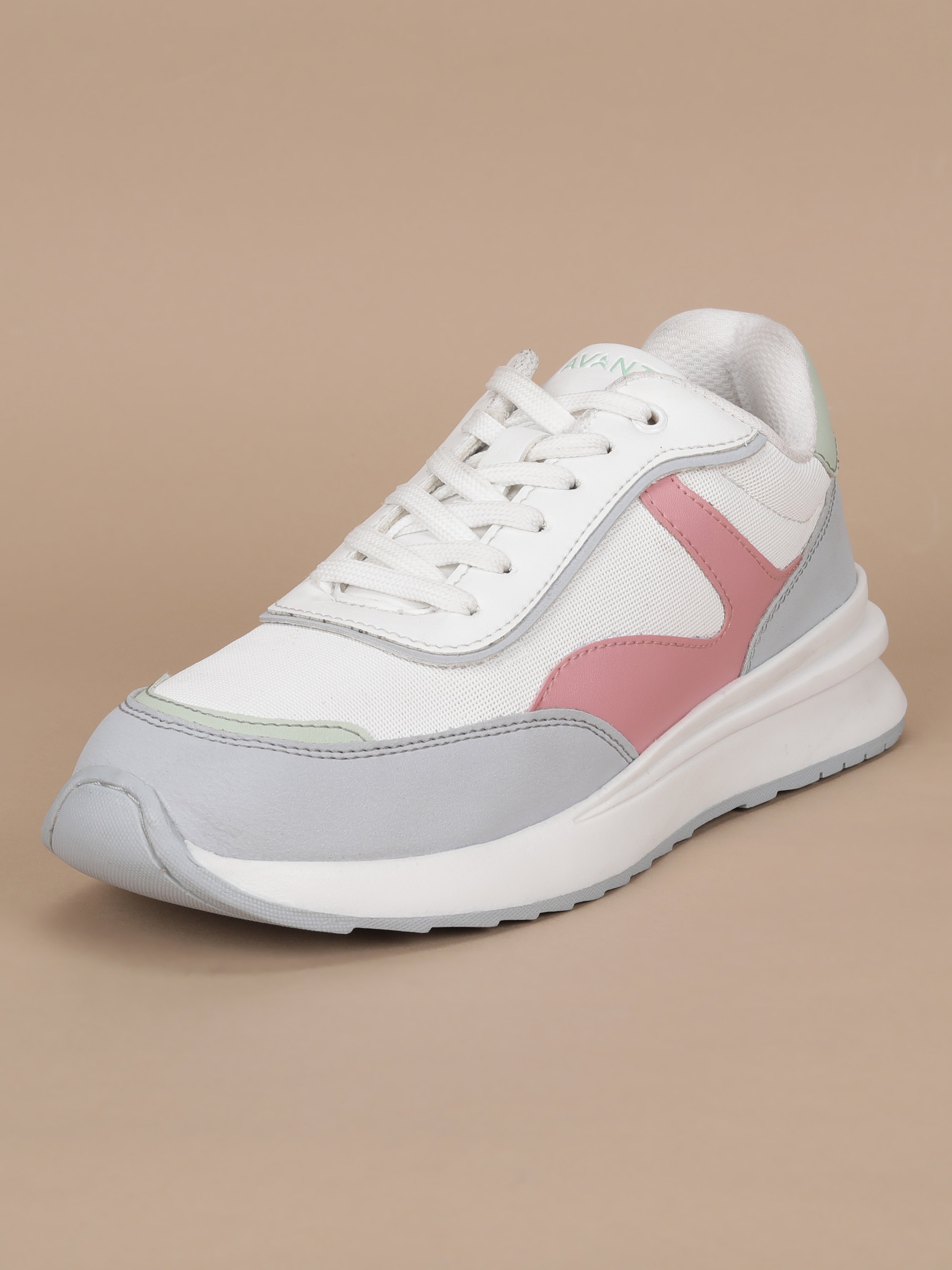 Avant Women's Mova Sneakers - White