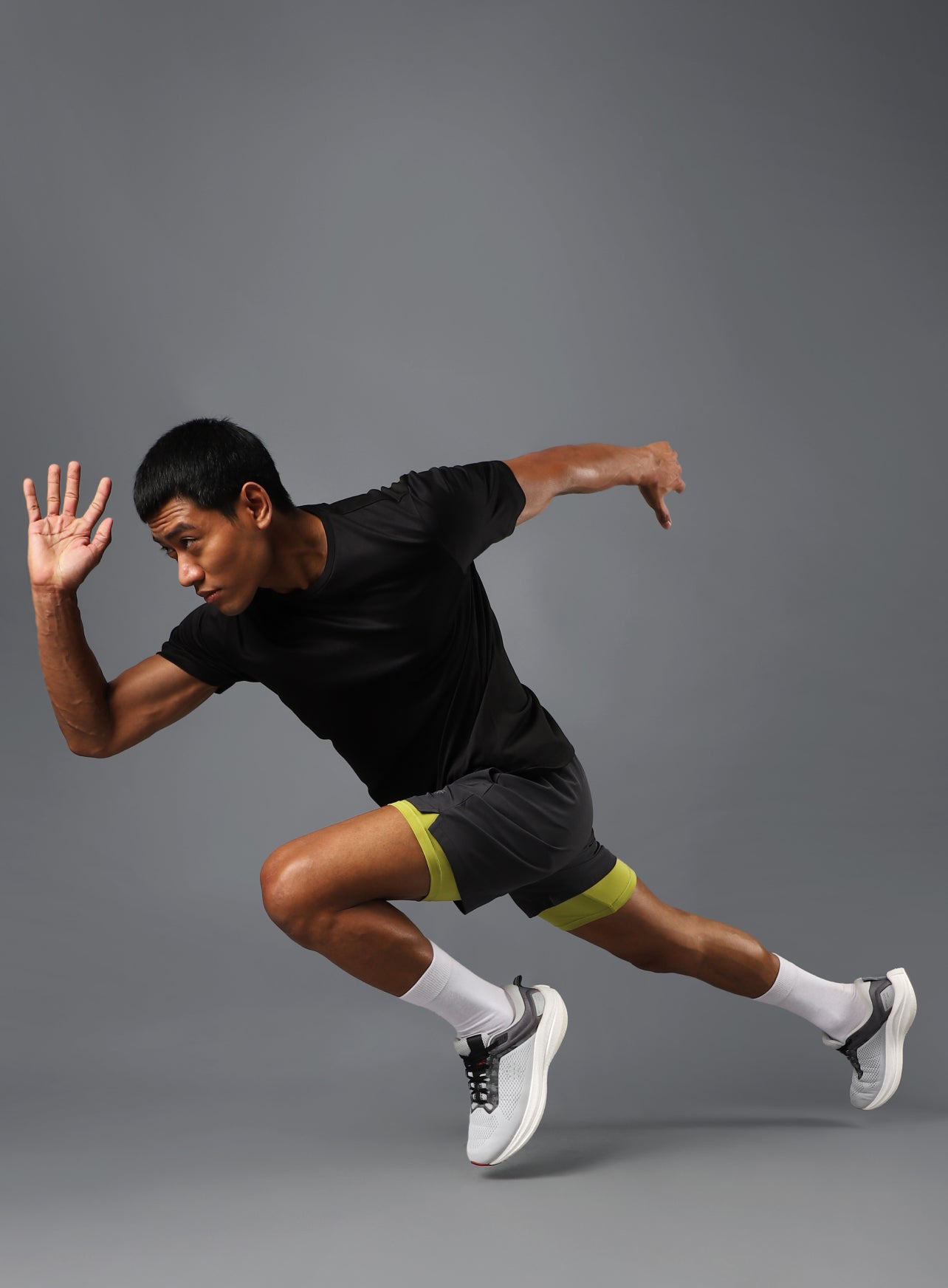 Men's Dark Grey Run Elevate Shorts