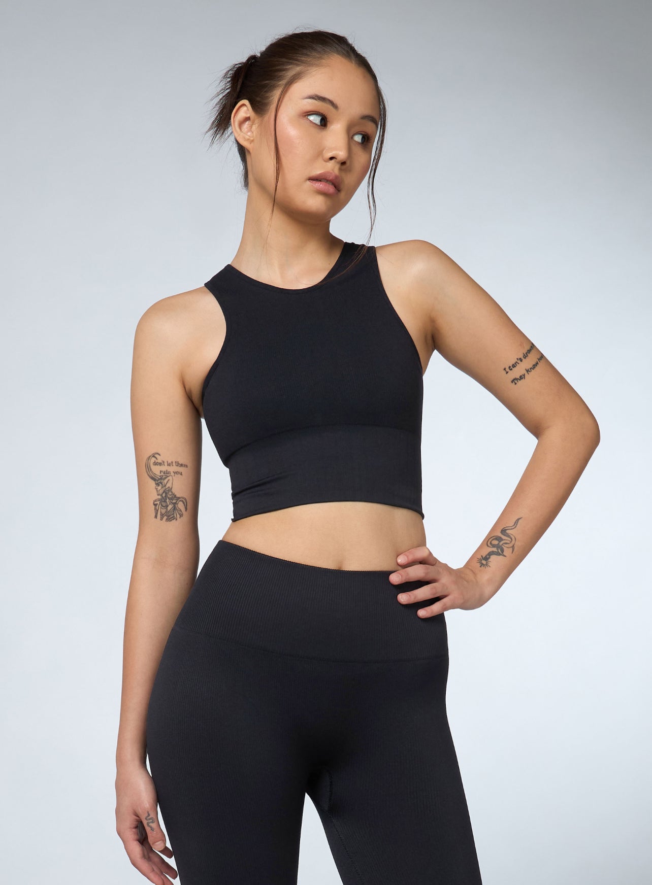 Women's Black Versatile Cropped Top Seamless Medium Support Bra