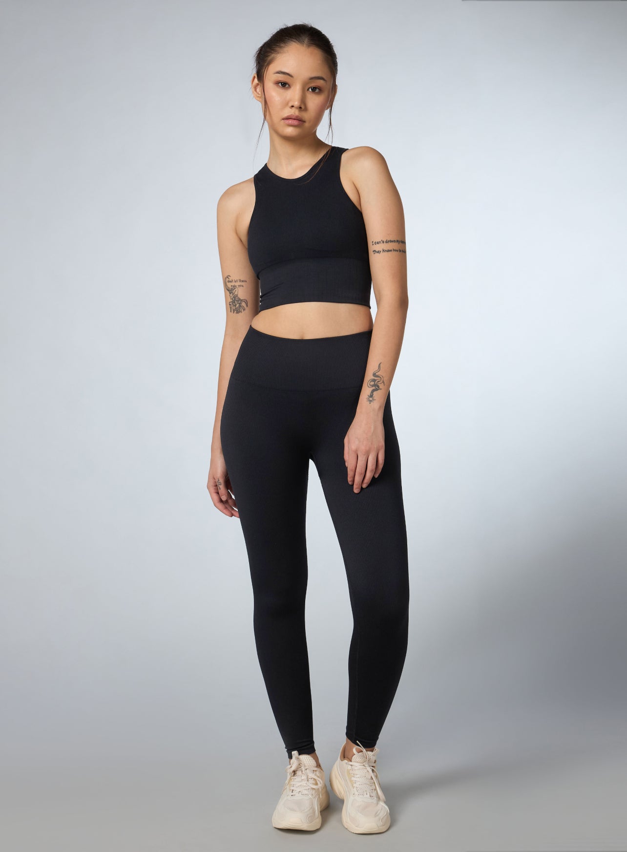 Women's Black Versatile Cropped Top Seamless Medium Support Bra