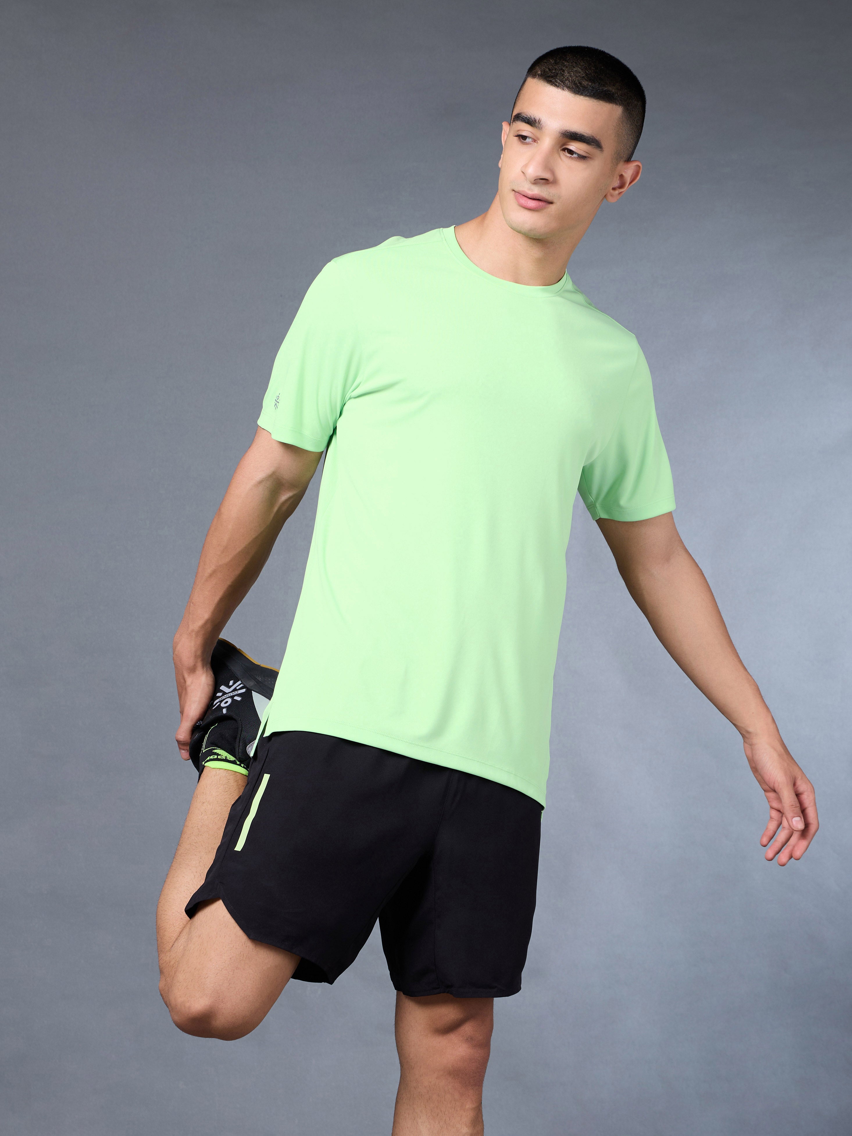 Men's Runner's Green Essential T-shirt