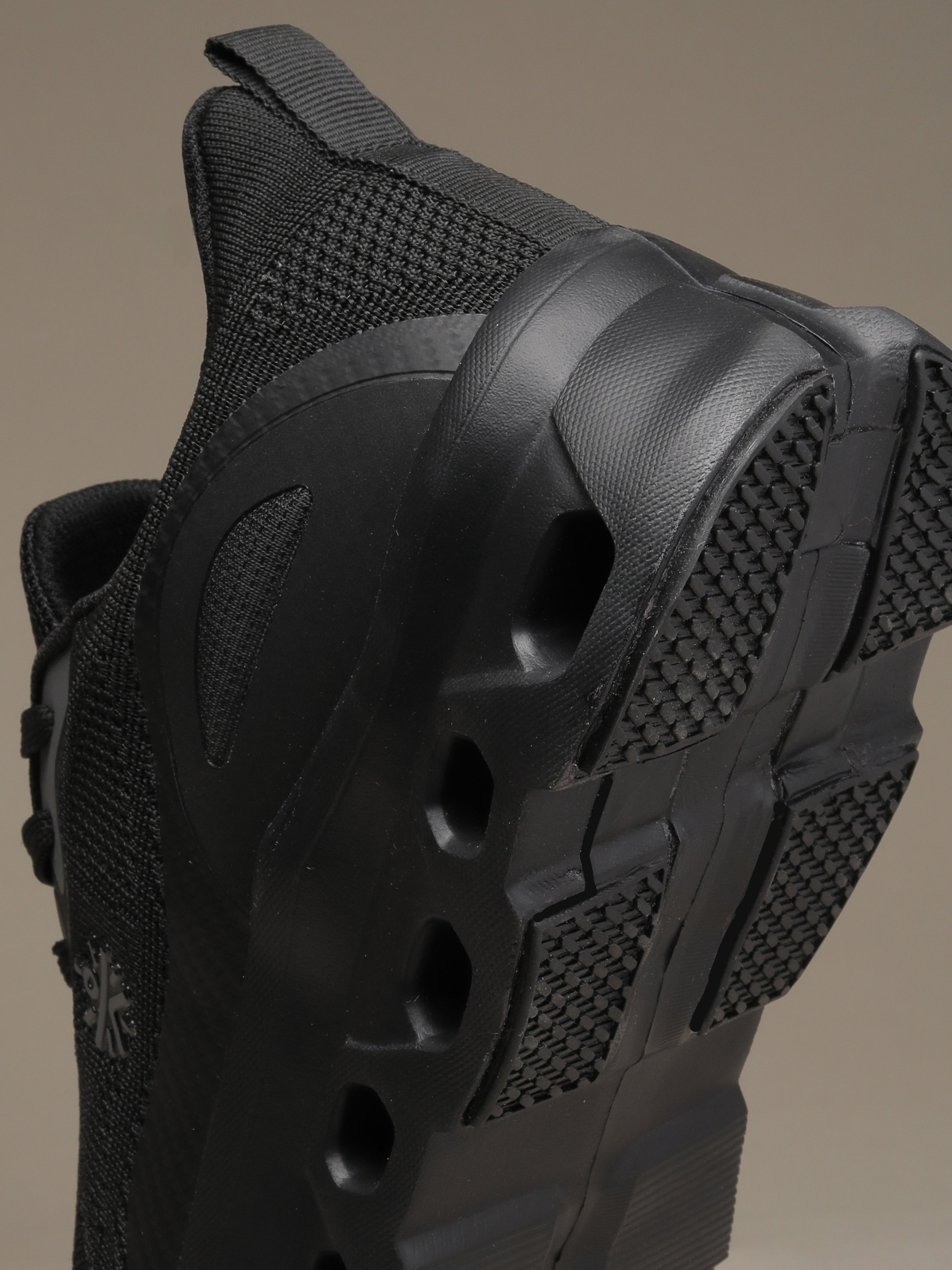 cult Men's Oxyra Walking Shoes - Black/D.Grey