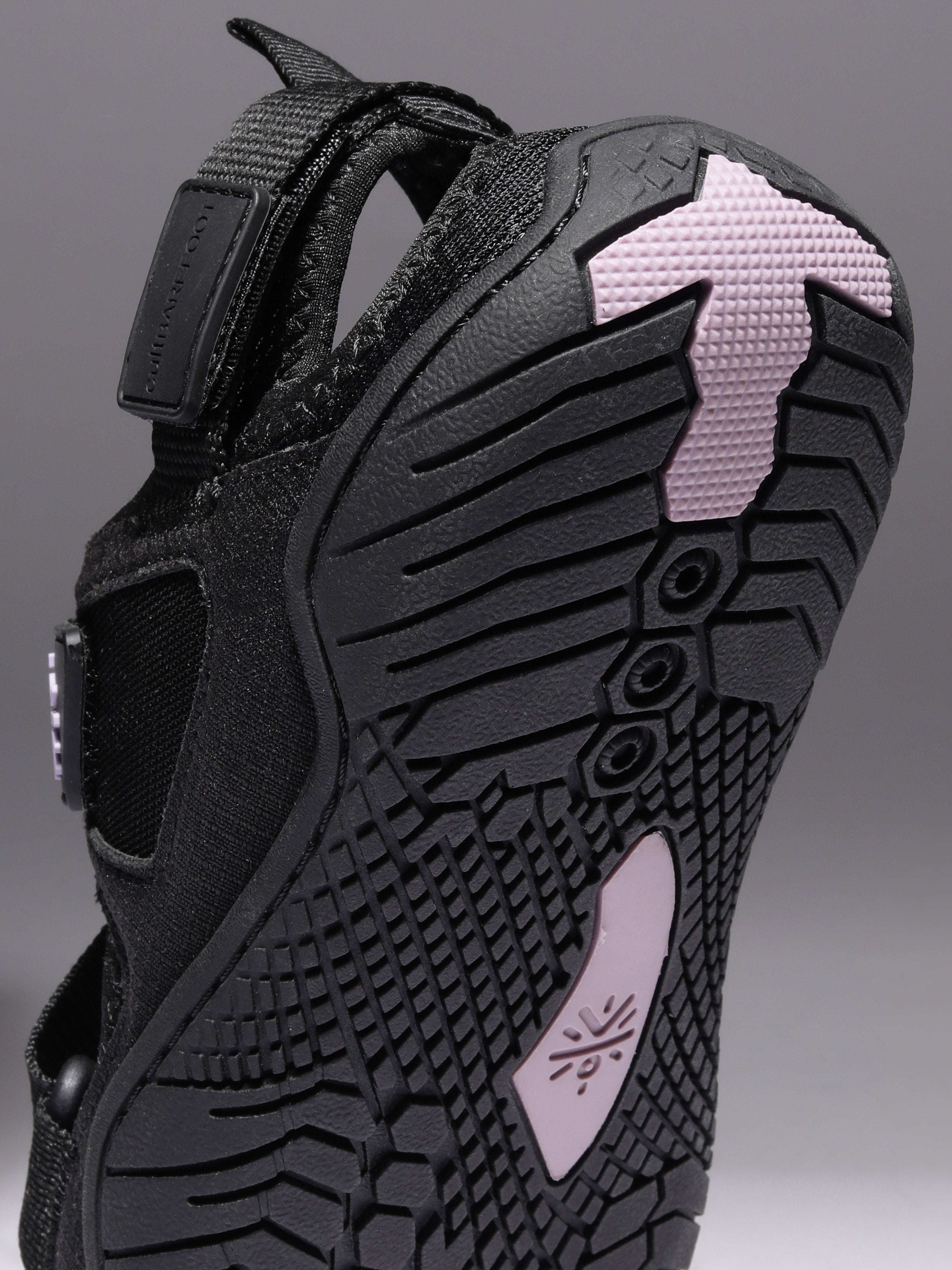 cult Women's BreezeLite Barefoot Sandals - Black