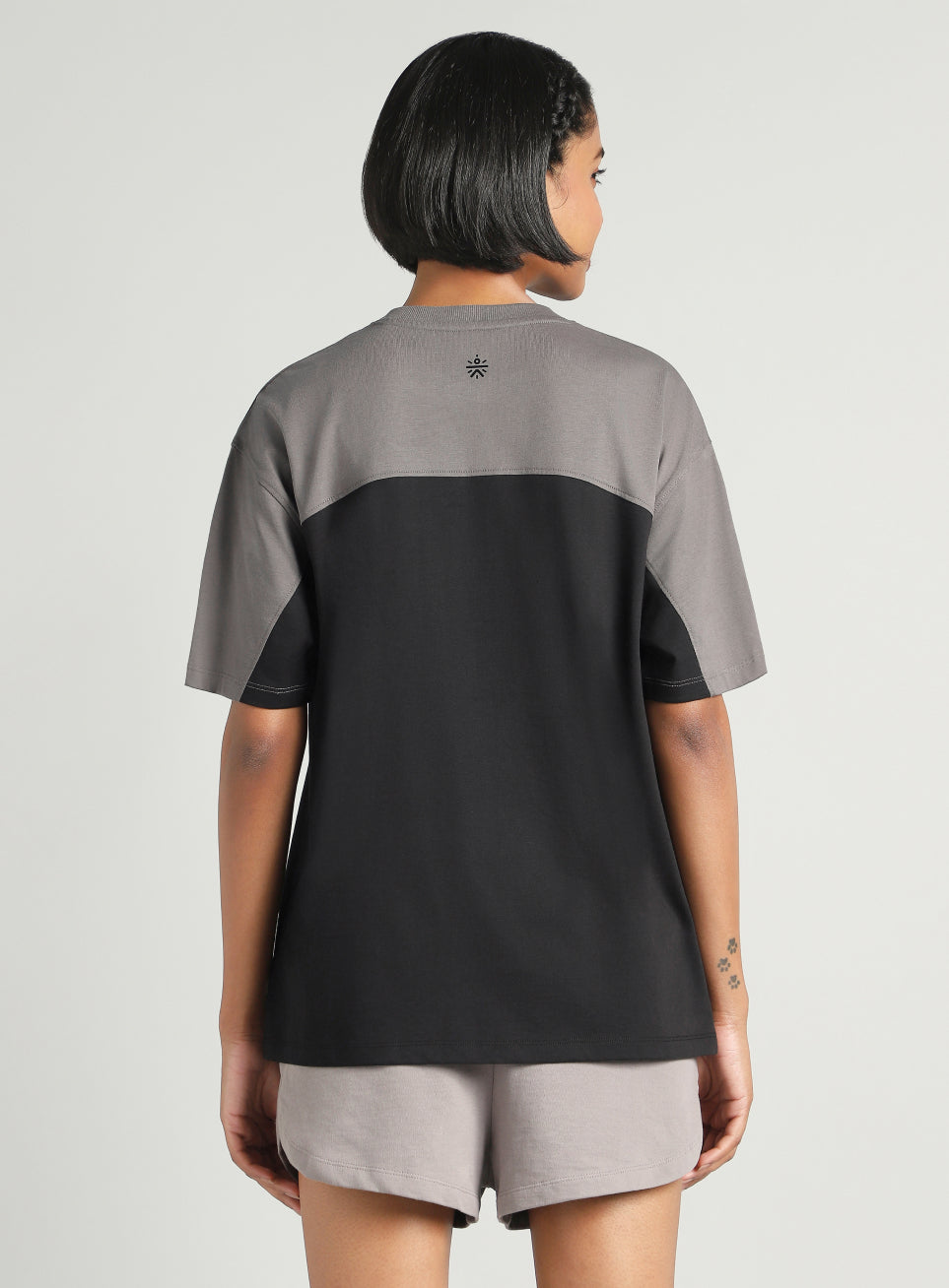 Women's Black Offbeat Colorblock Oversized Fit T-shirt