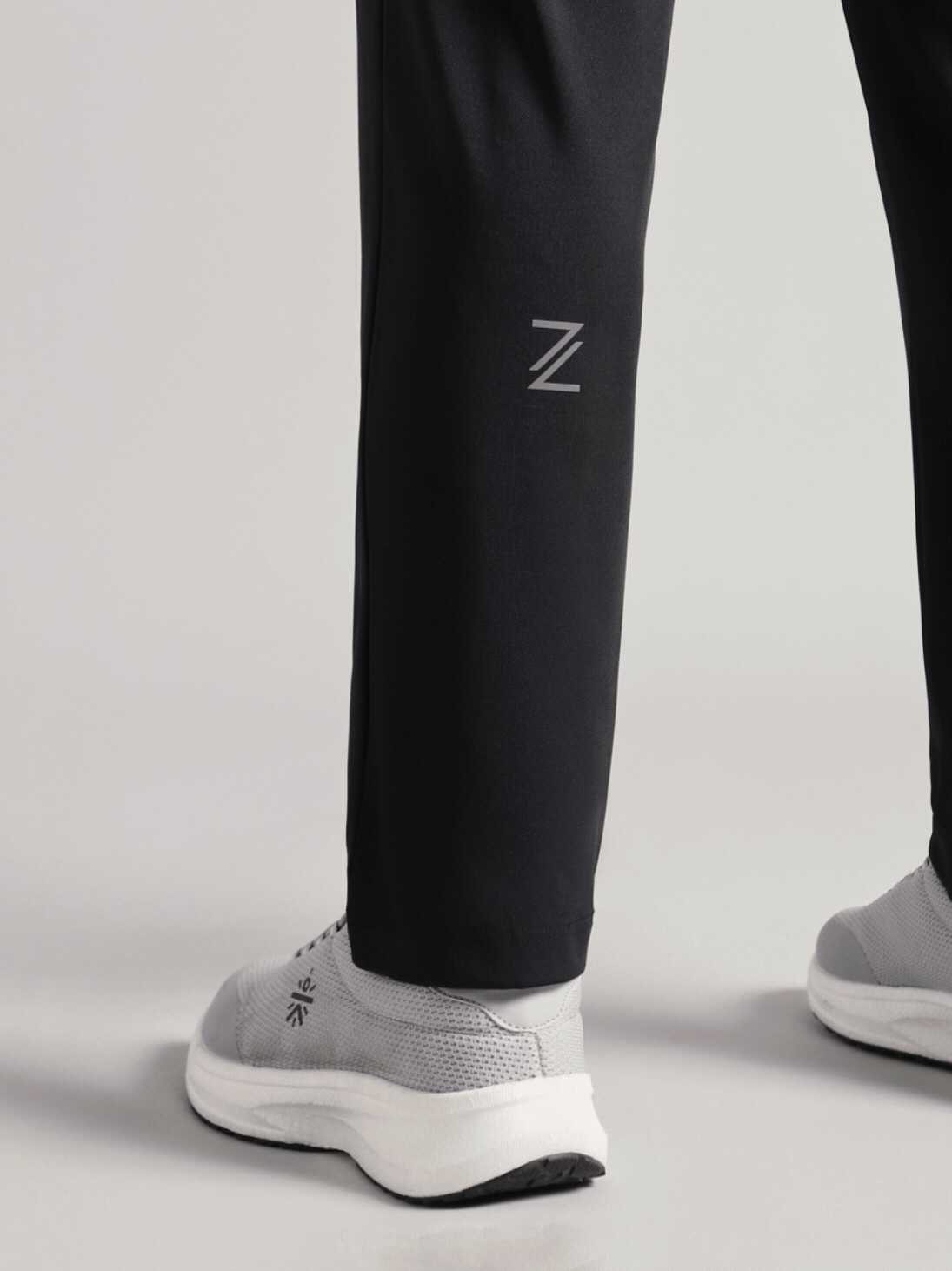 Men's Black Runner's In Motion Graphic Trackpant