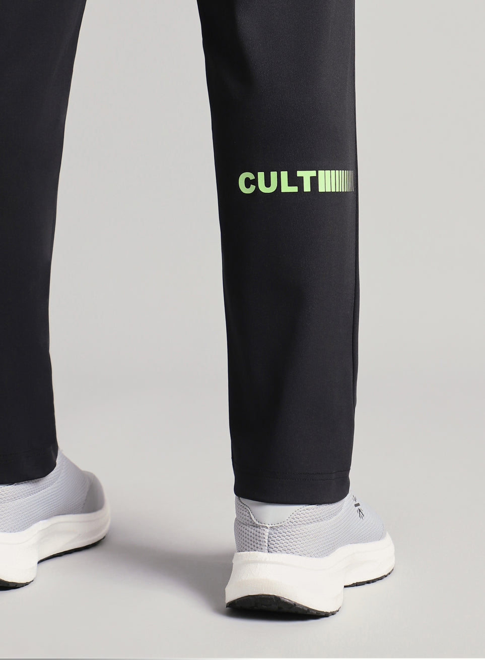 Men's Black Runner's In Motion Graphic Trackpant