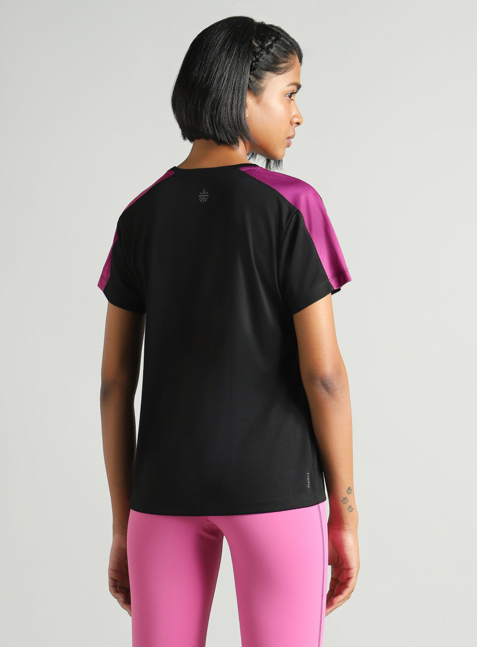 Women's Black Shoulder Pop Active T-shirt