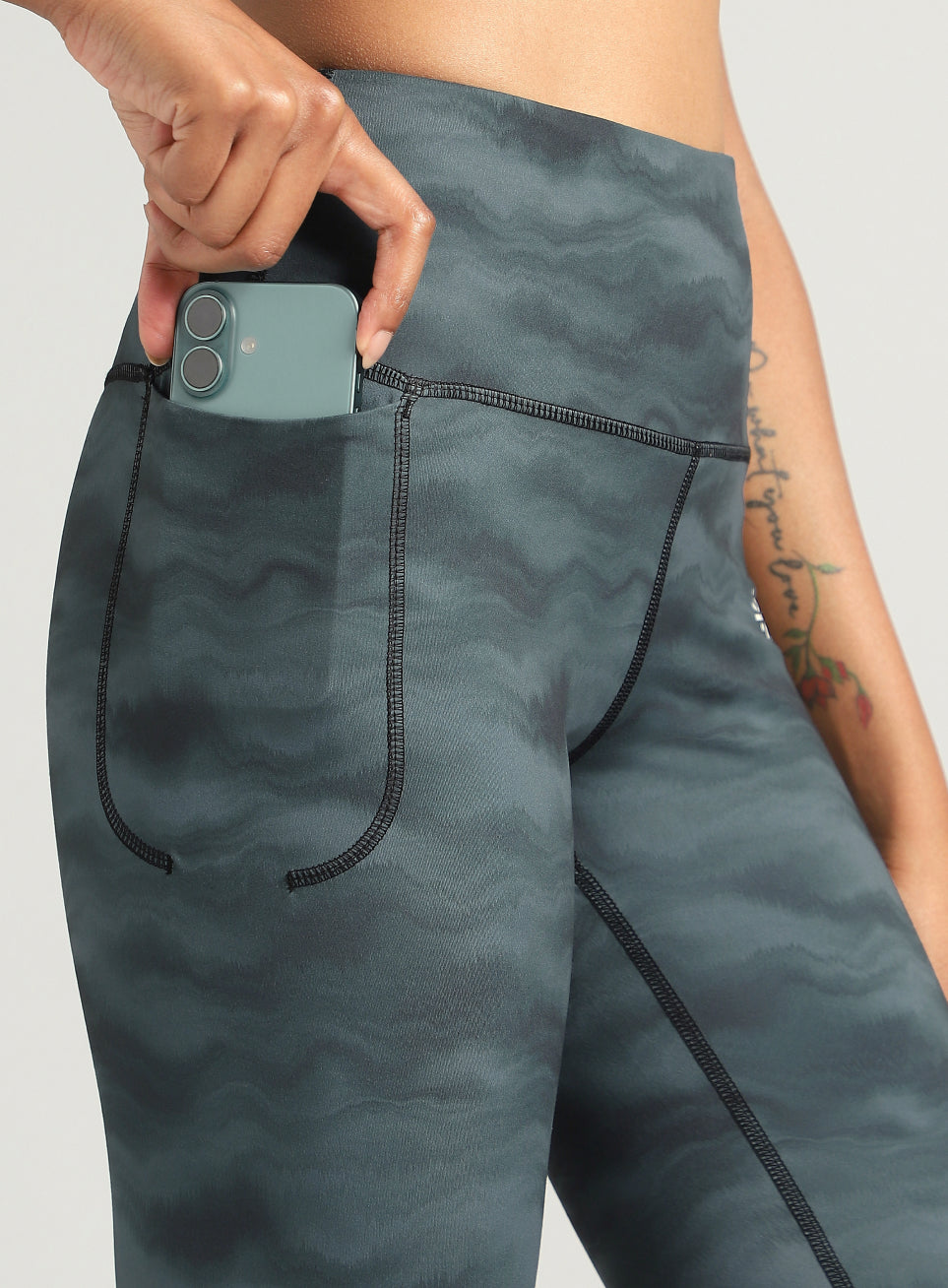 Women's Grey Earthy Texture Printed COMFlex Yoga Tights