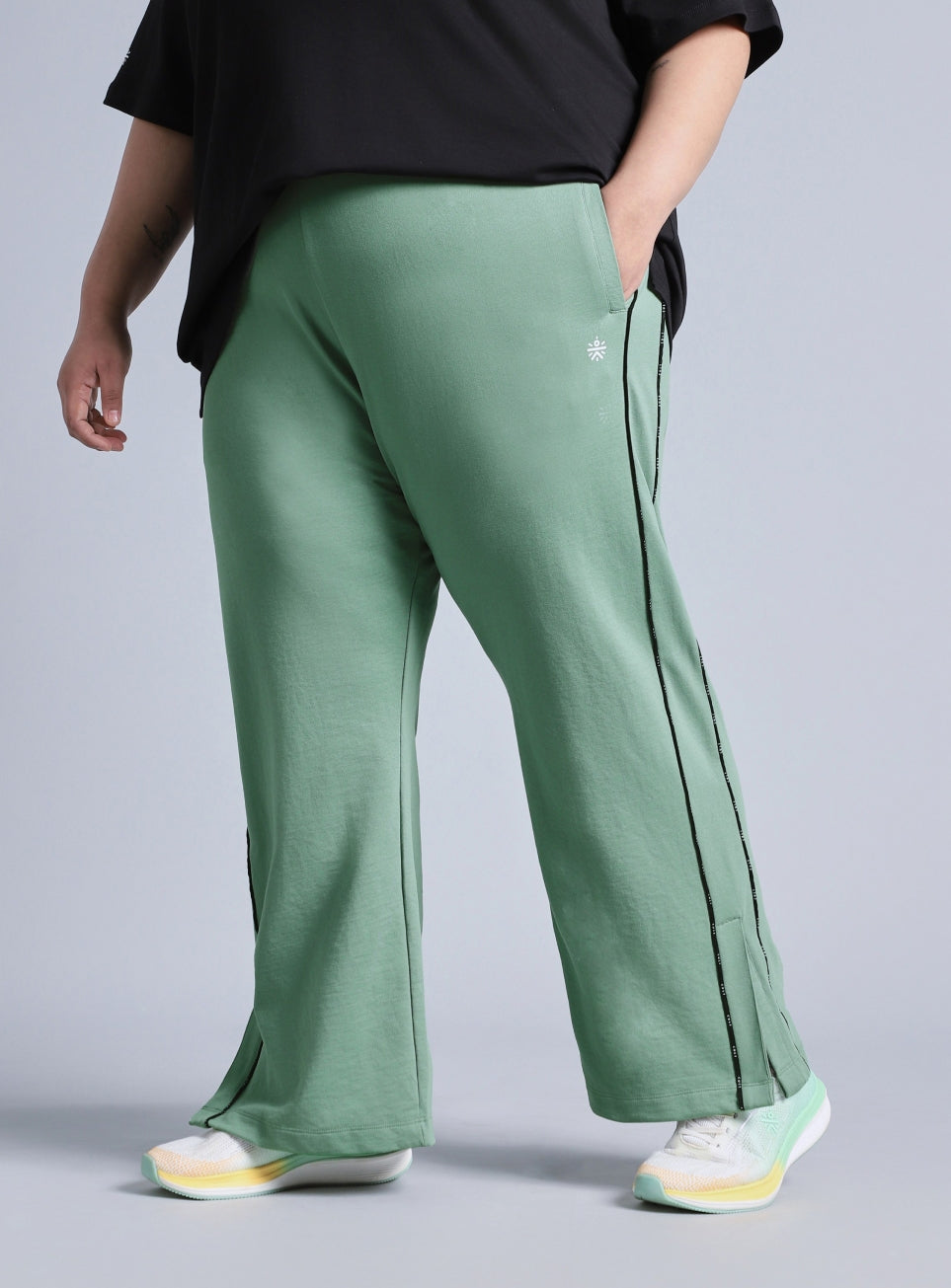 Women's Green Panelled Straight Fit Plus Size Trackpants