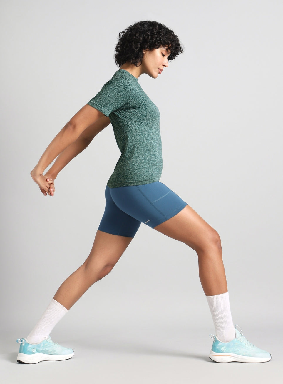 Women's Green Contour Training Slim Fit Seamless T-shirt