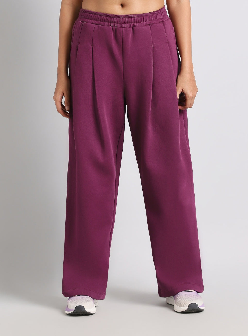 Women's Plum Motion Lab Pleated Loose Fit Trackpants