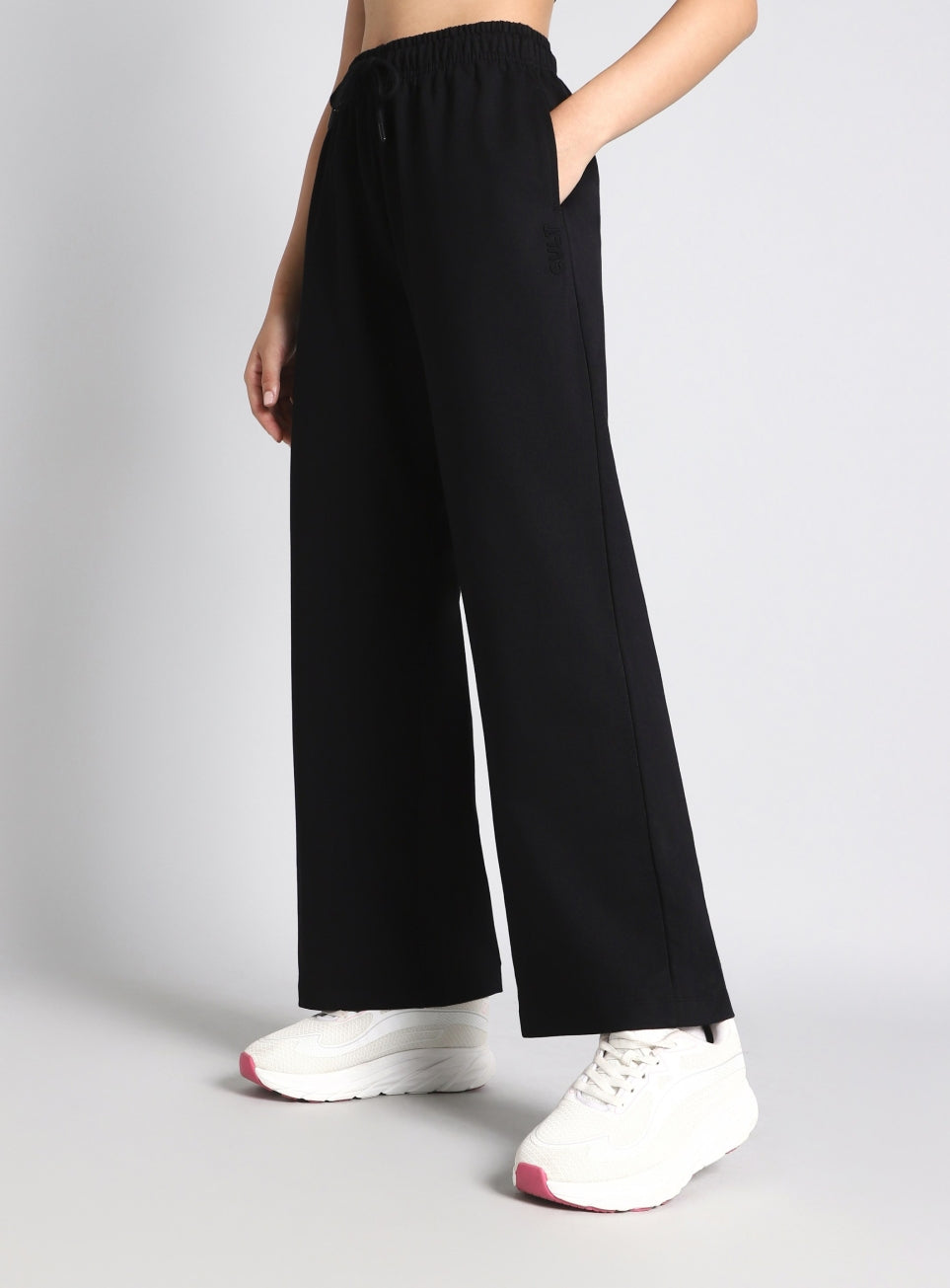 Women's Black Luxe Fleece Relxed Fit Sweat Trackpants