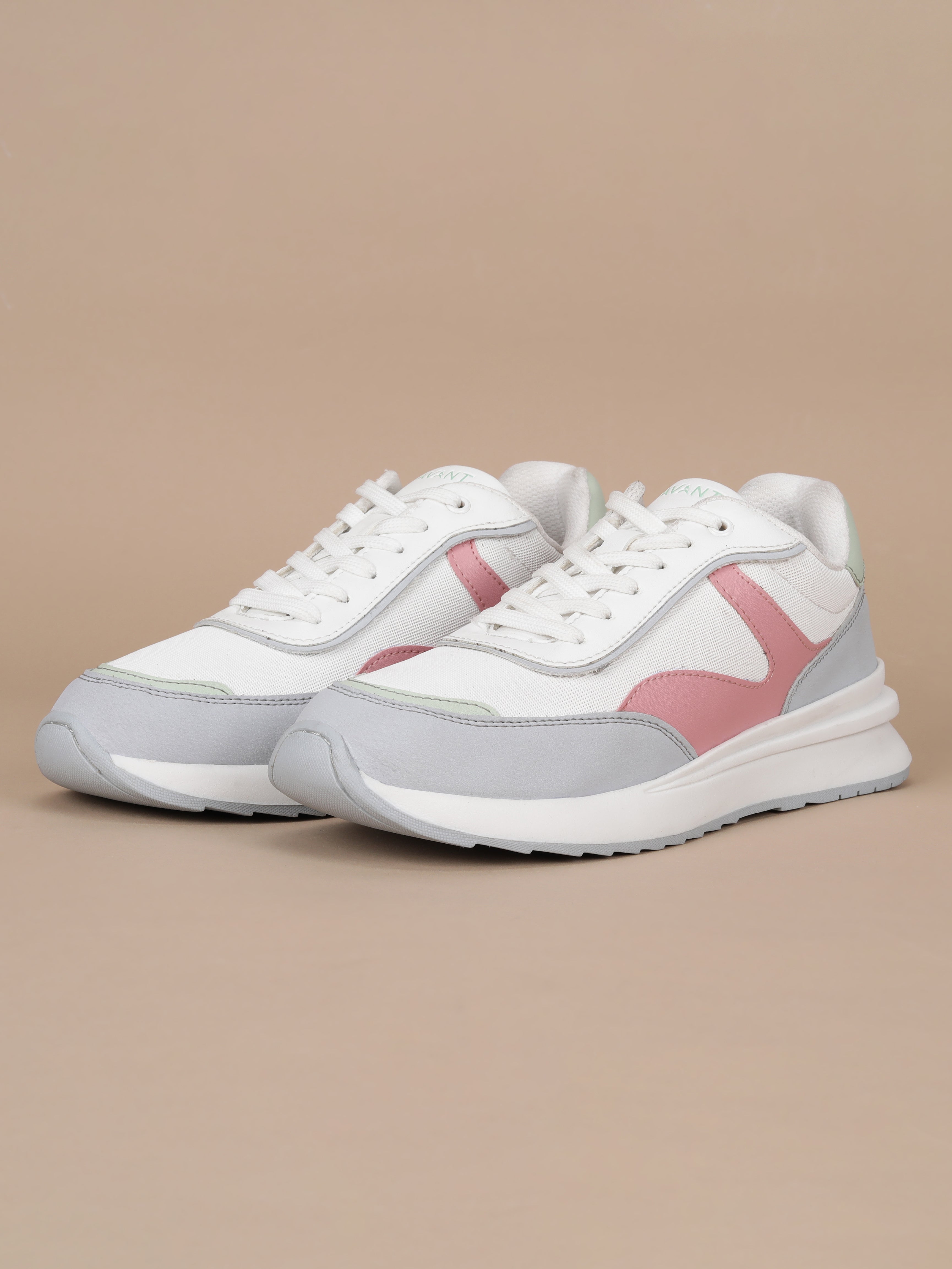 Avant Women's Mova Sneakers - White