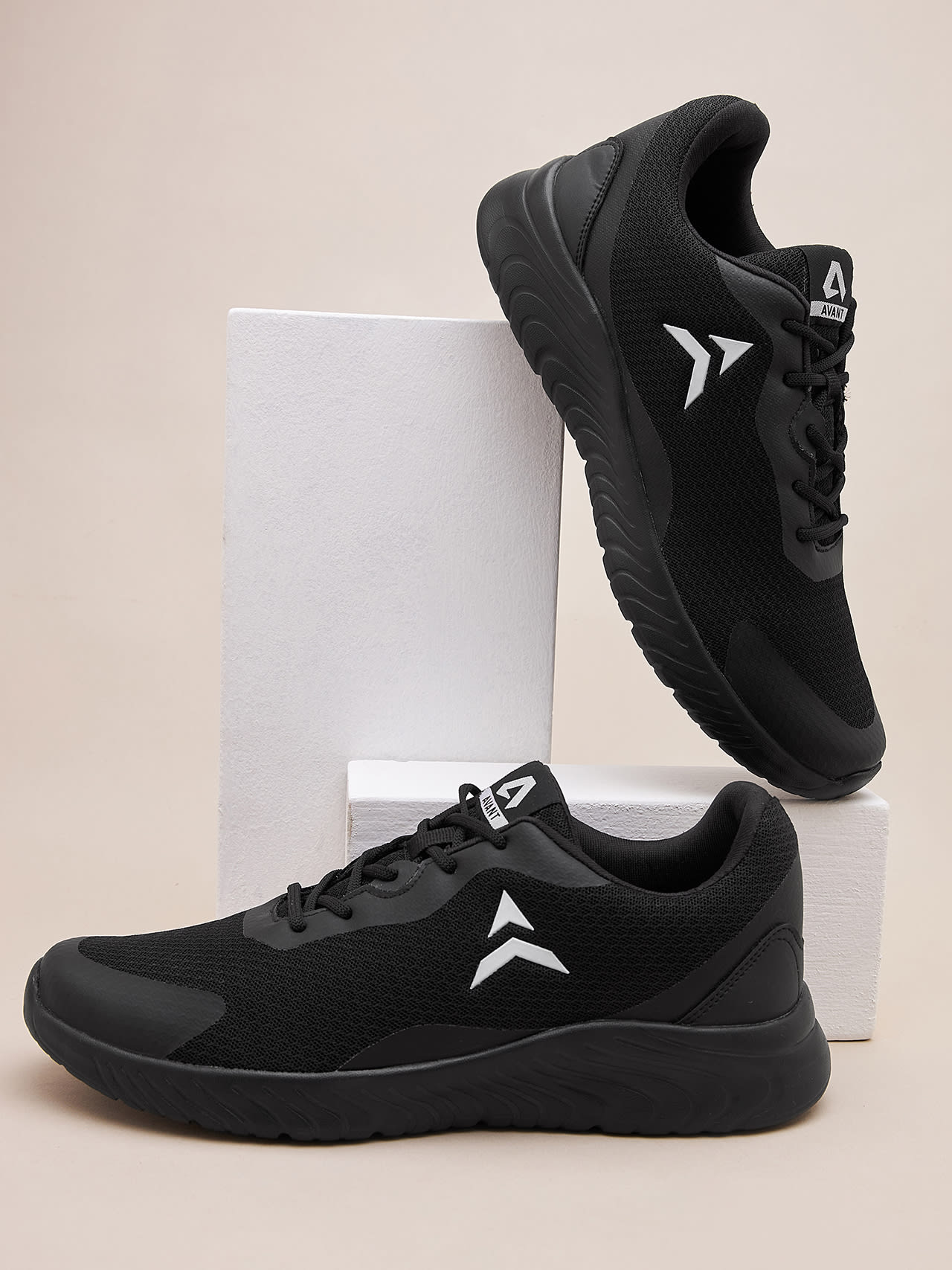 Avant Men's Trigger Walking Shoes-Black