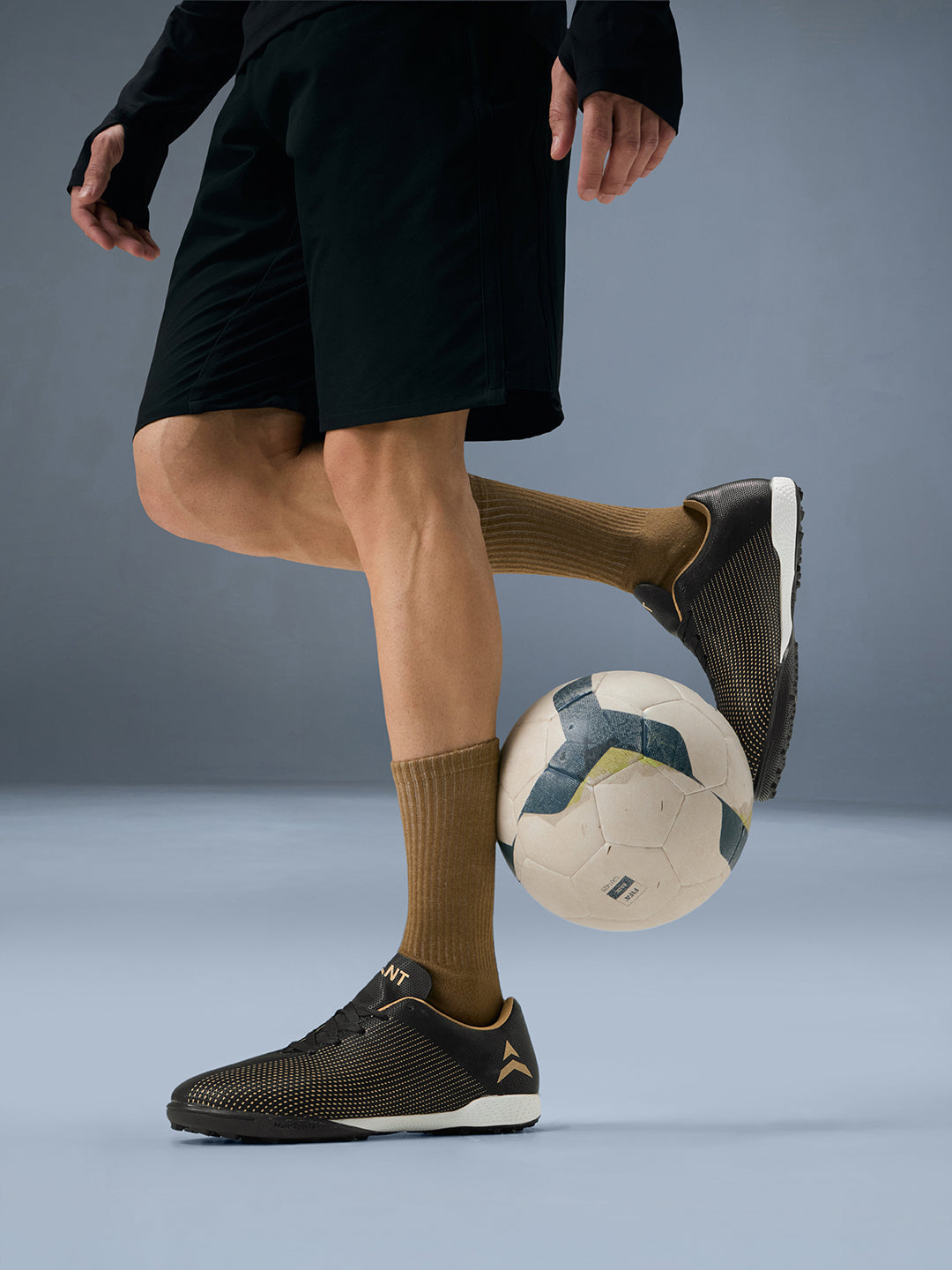 Avant Men's TurfMaster Pro Football Shoes - Black