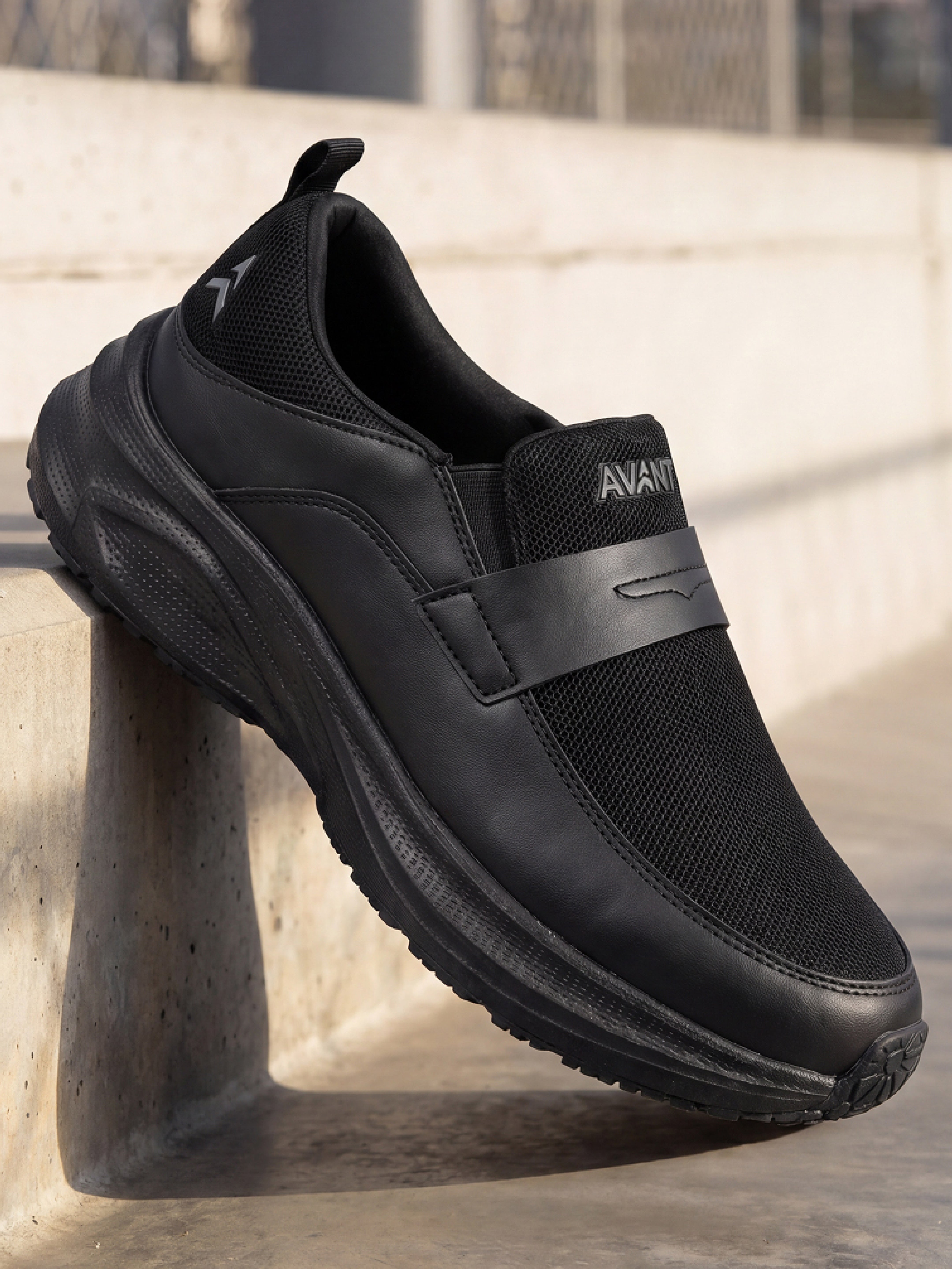 Avant Men's AeroShift Slip-On Walking Shoes - Black