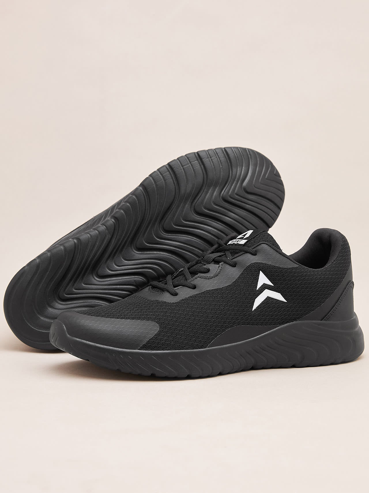 Avant Men's Trigger Walking Shoes-Black