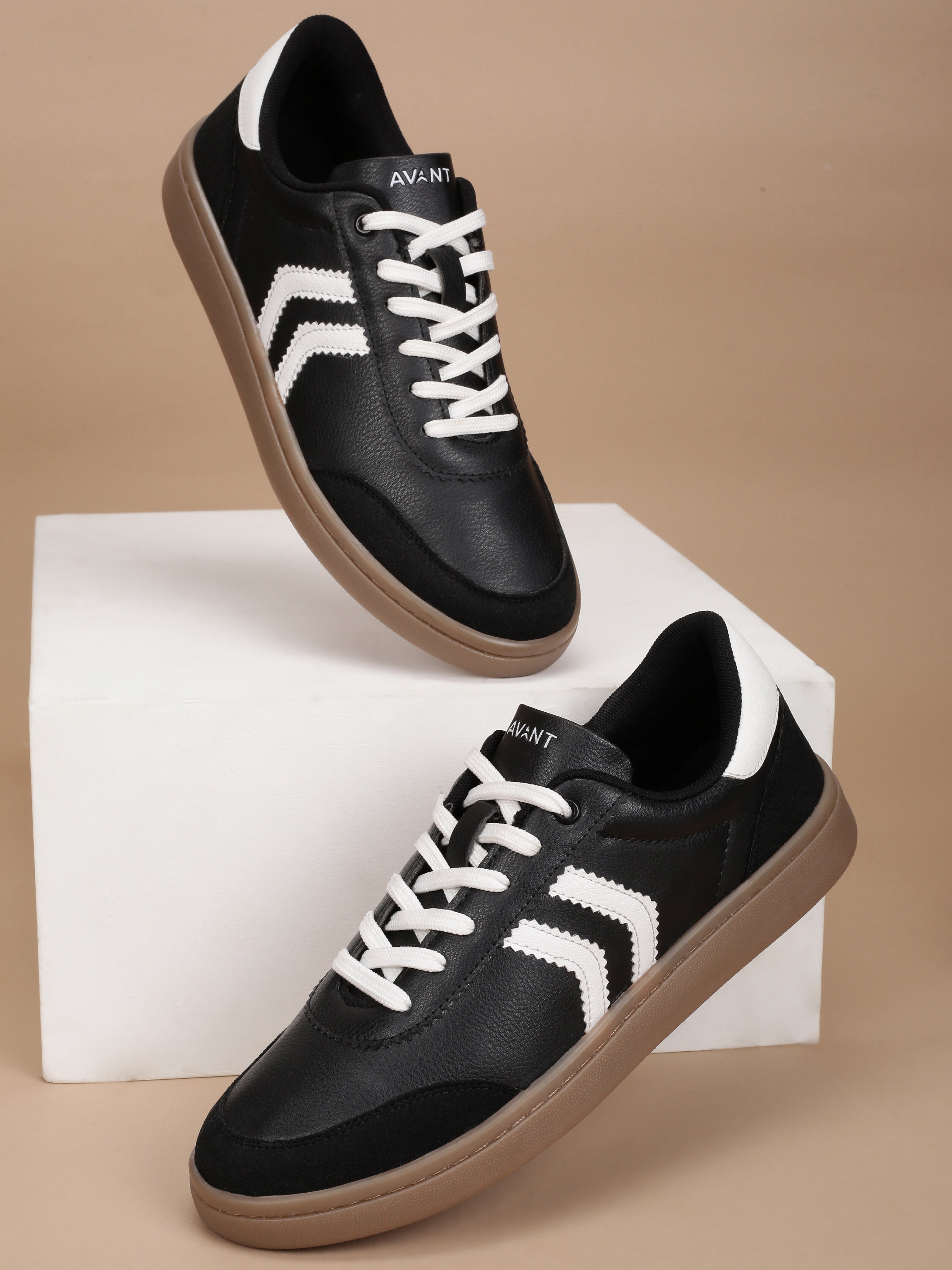 Avant Women's Era Sneakers - Black/White