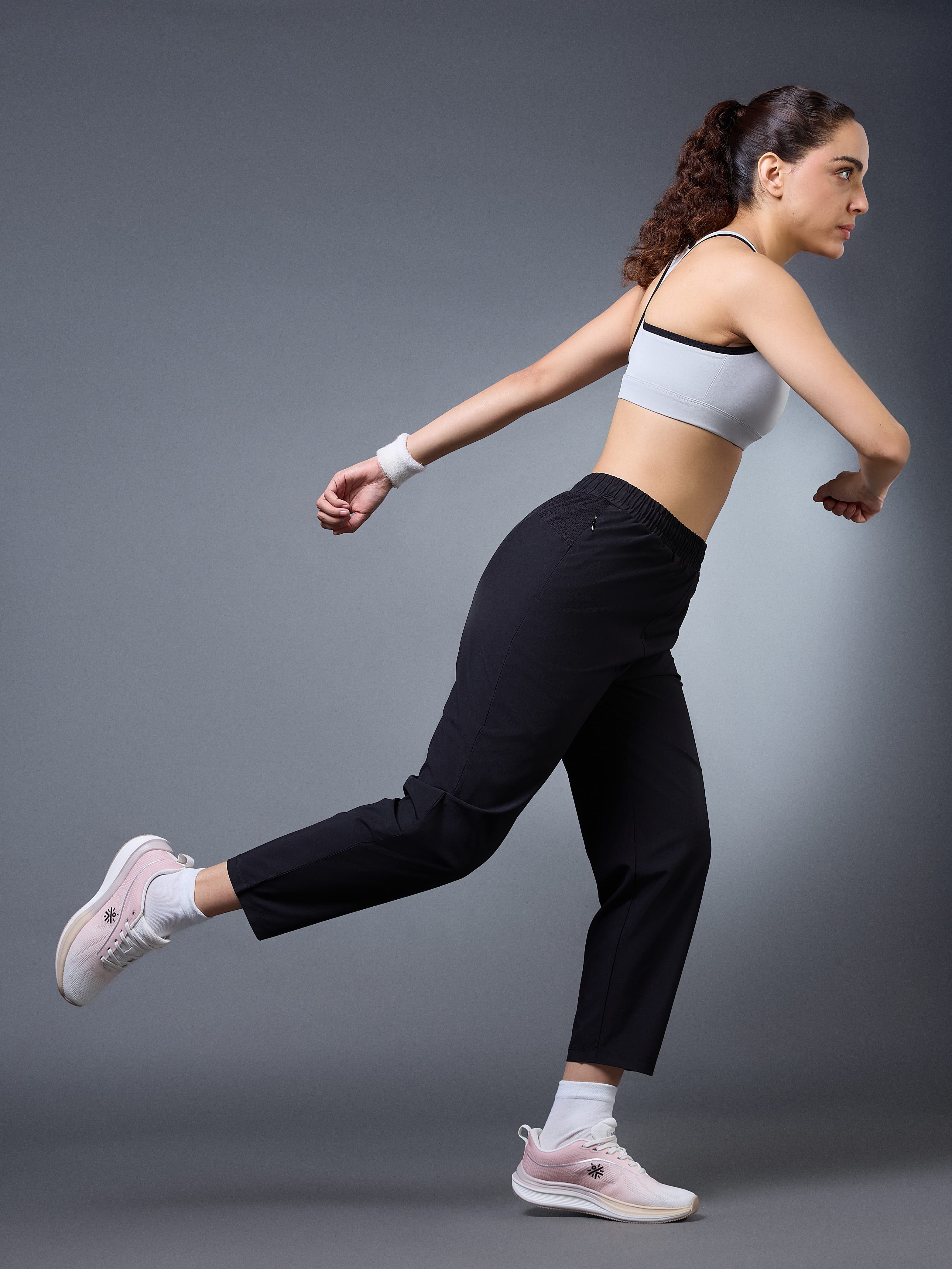 Women's Black Run Elevate Cropped Trackpants