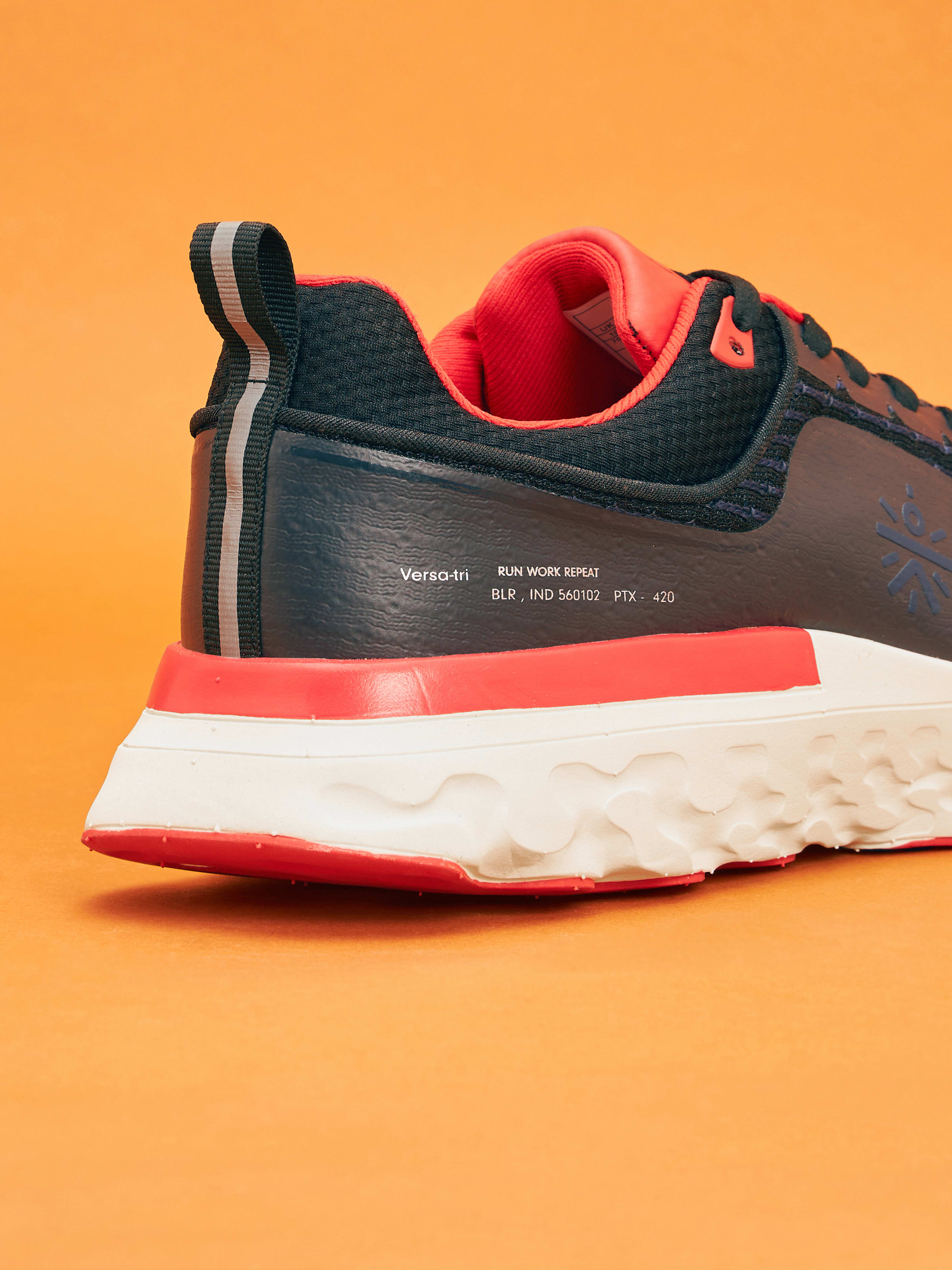 cult Versa Maze Men Running Shoes - Charcoal/Red