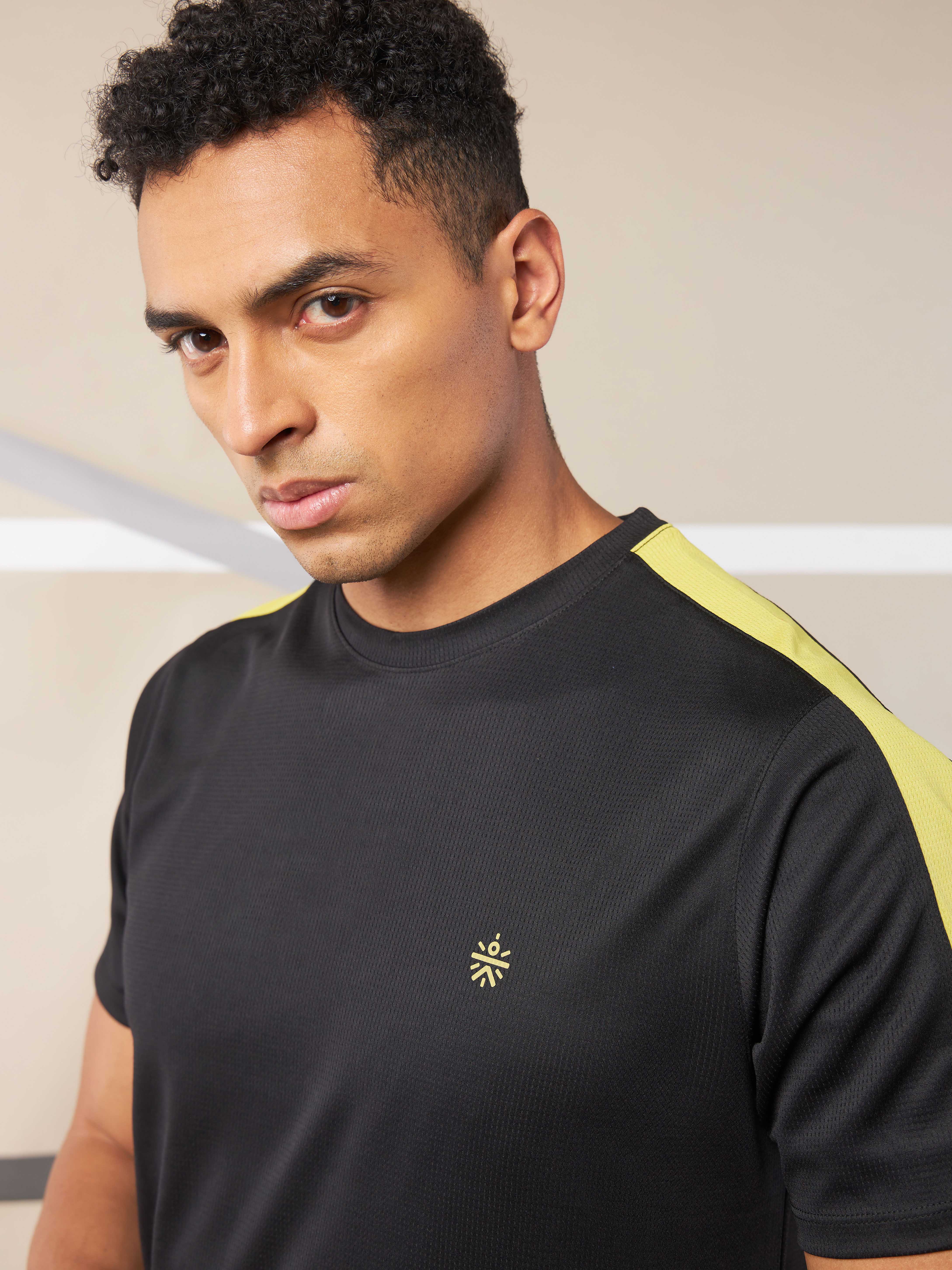 Shoulder Pop Active T-shirt