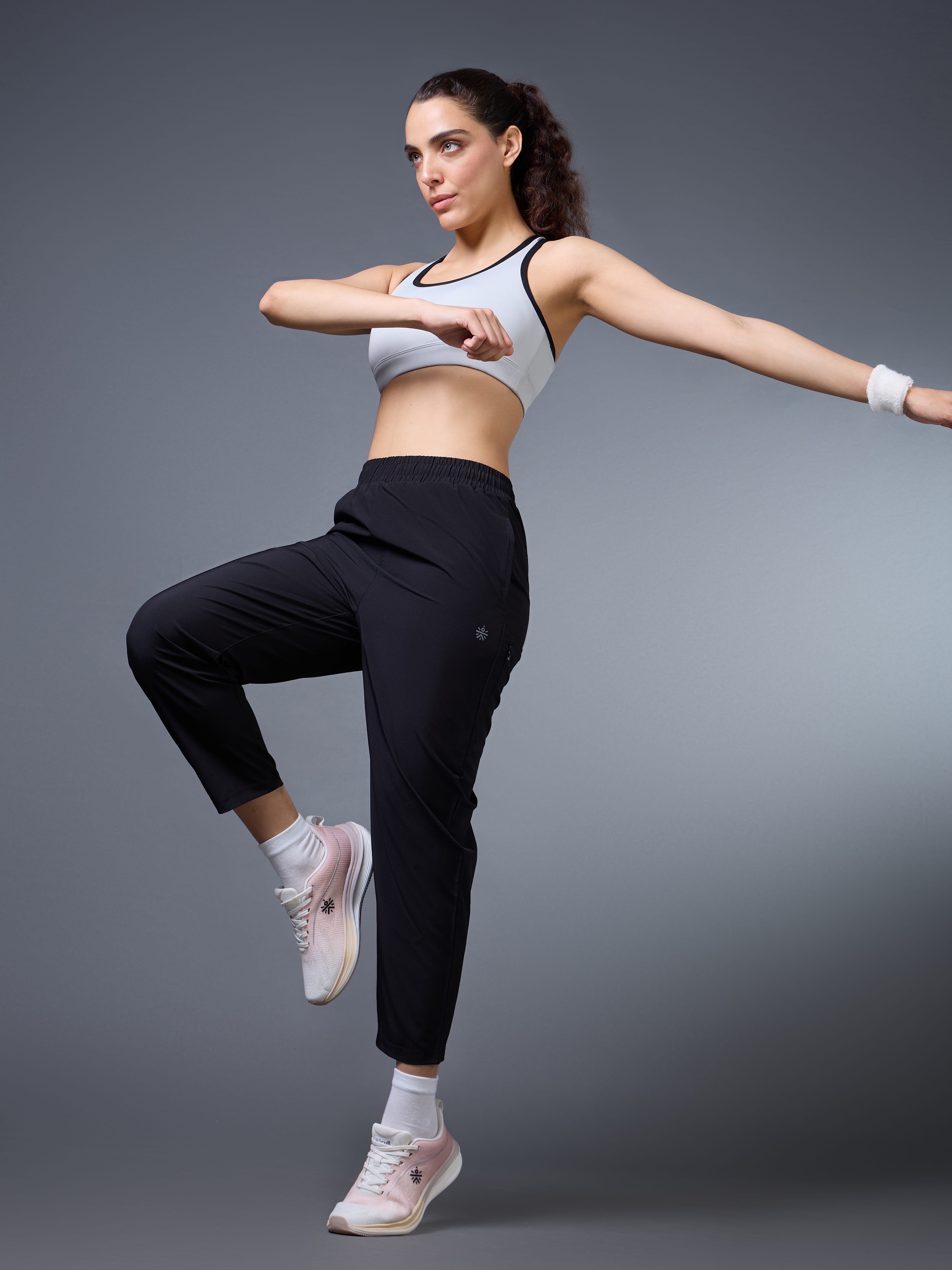 Women's Black Run Elevate Cropped Trackpants