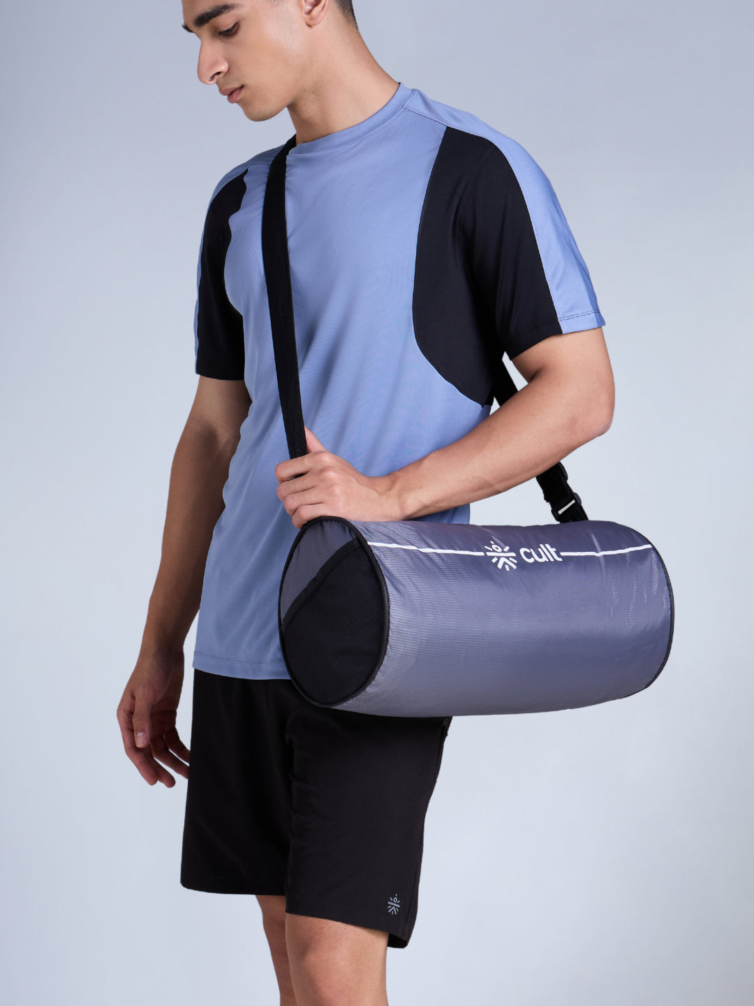 Cult Duffle Bag Grey with Shaker Bottle Black 700ml - Combo