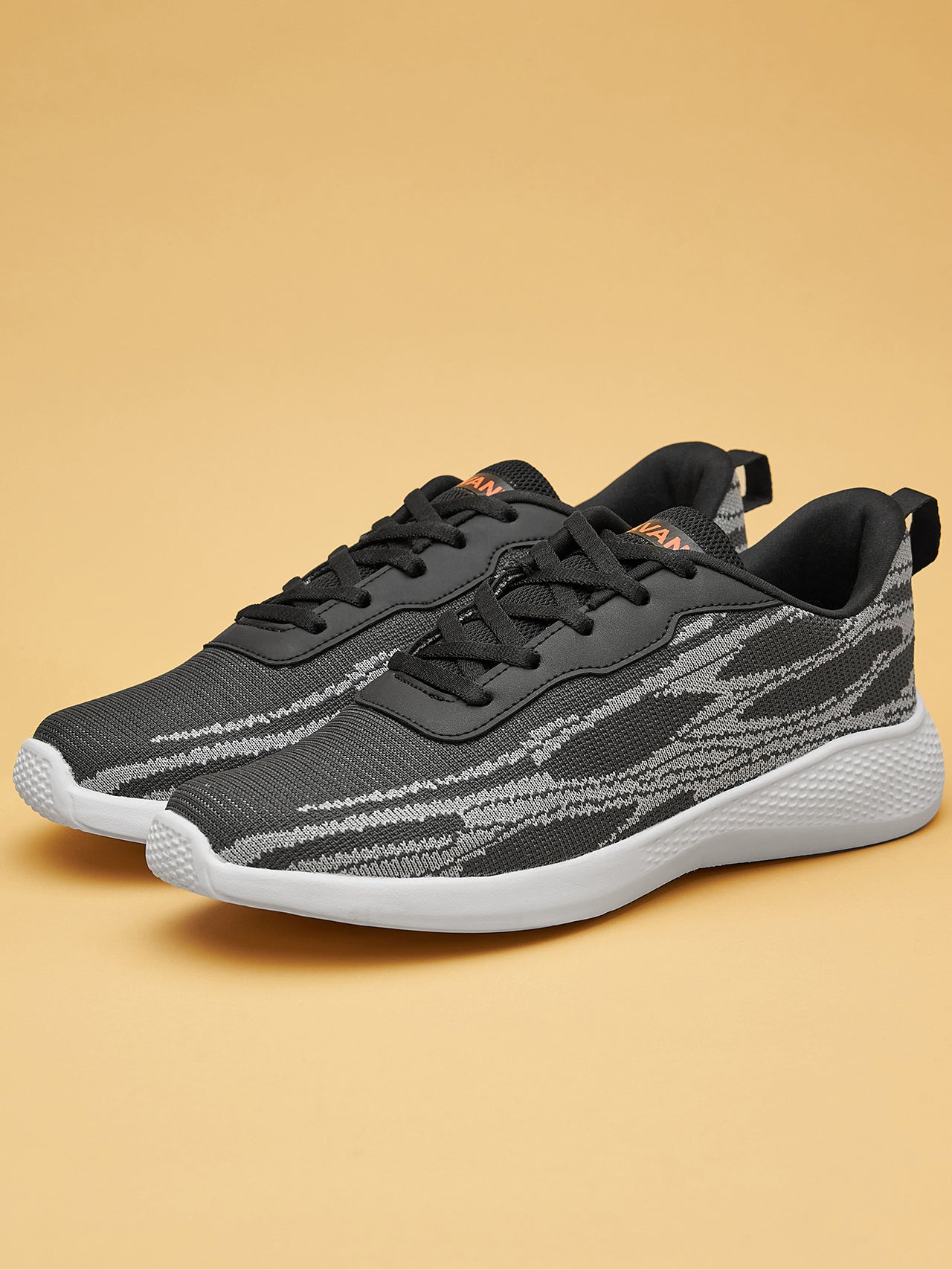 Avant Men's Dual Tone Knitted Walking Shoes-Grey