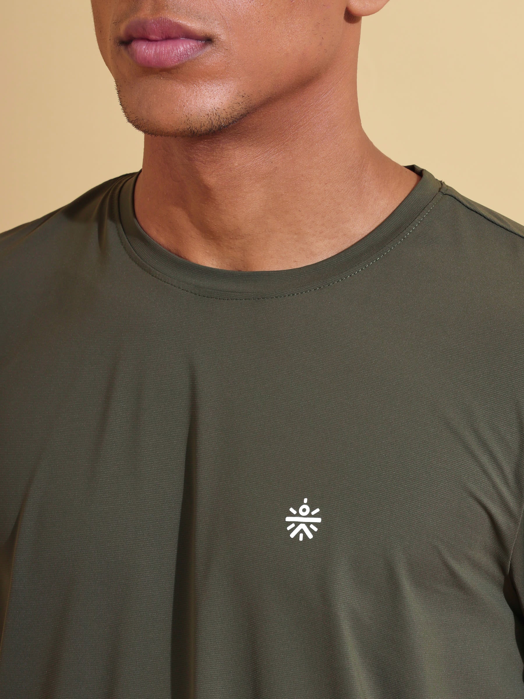 Solid Active T-shirt with Logo