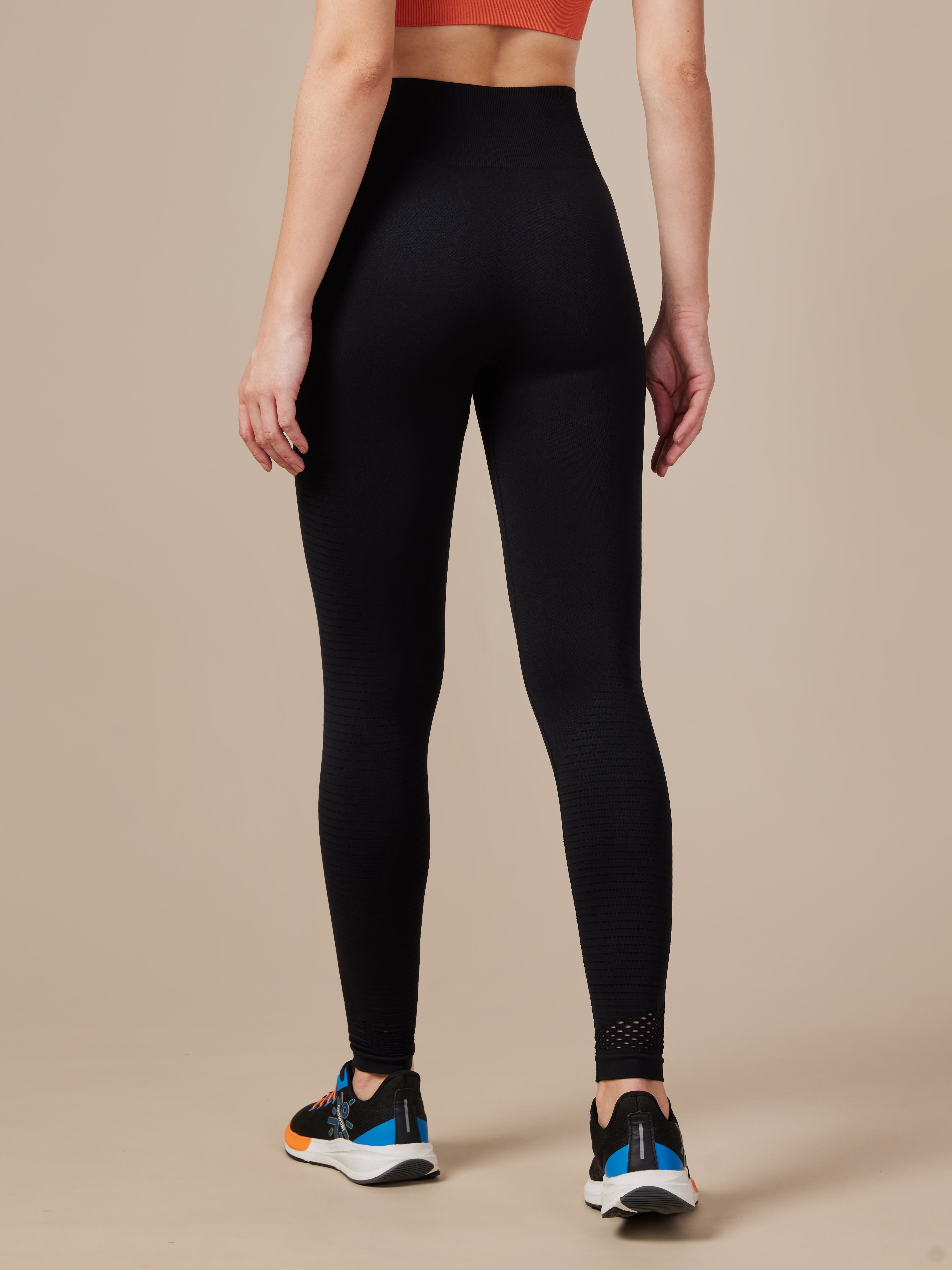 Women's Seamless Body Snug Jacquard Structured Black Sports Tights