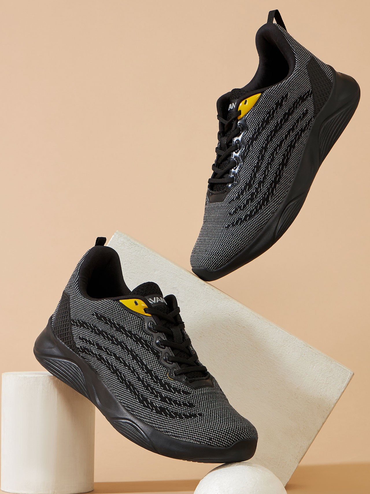 Avant Men's Vision Walking / Training shoes-Black