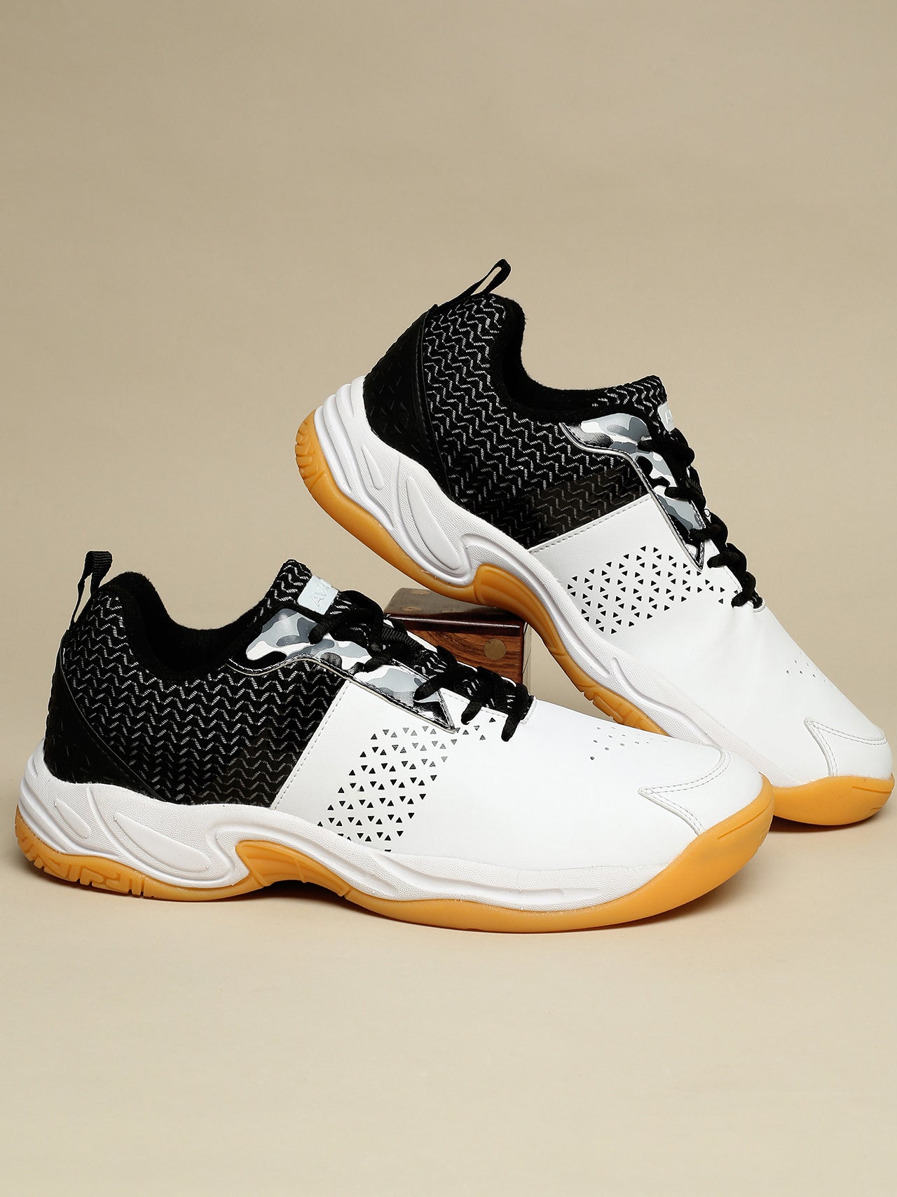 Avant Men's Smash Badminton Shoes - Black/White