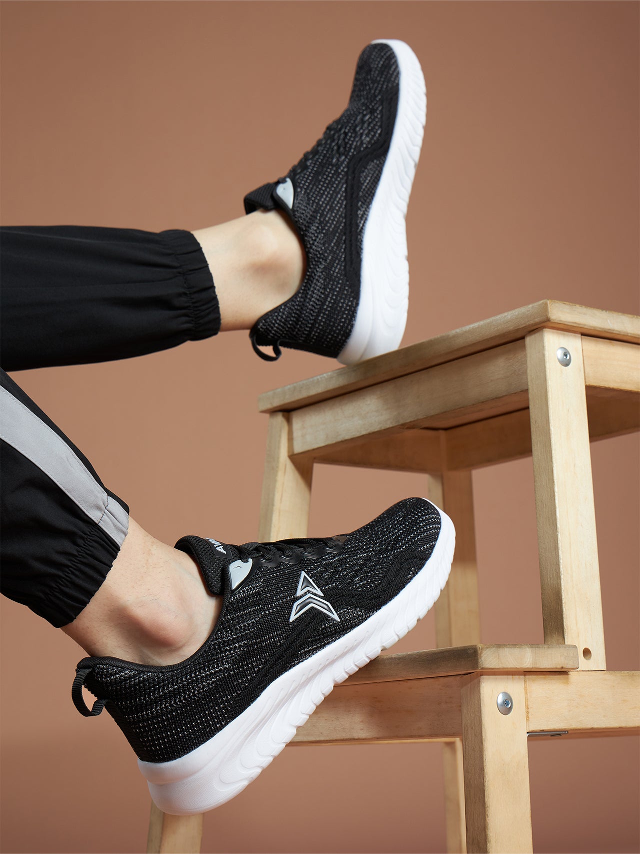 Avant Men's Gladiator Walking Shoes-Black