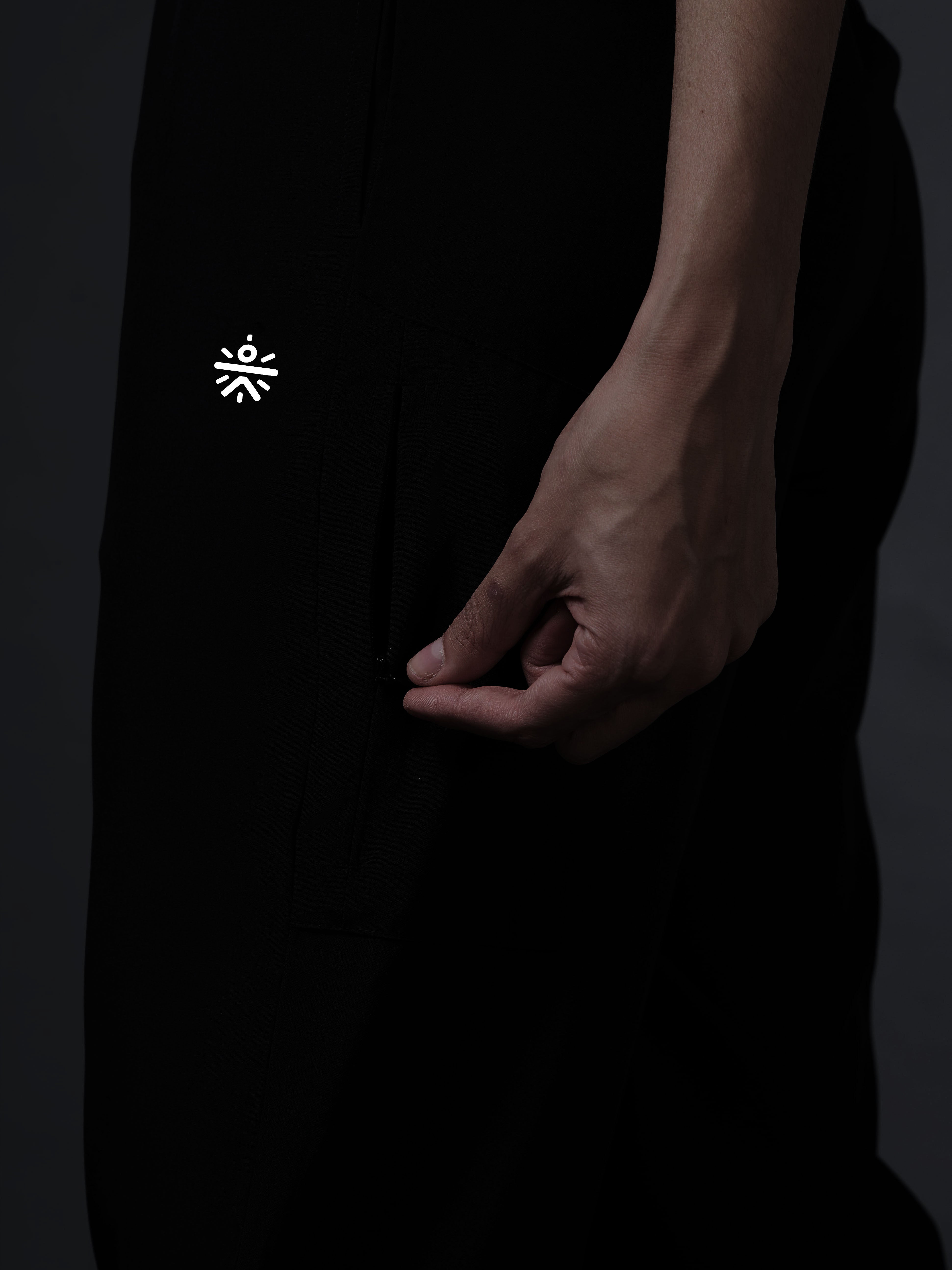 Women's Black Run Elevate Cropped Trackpants