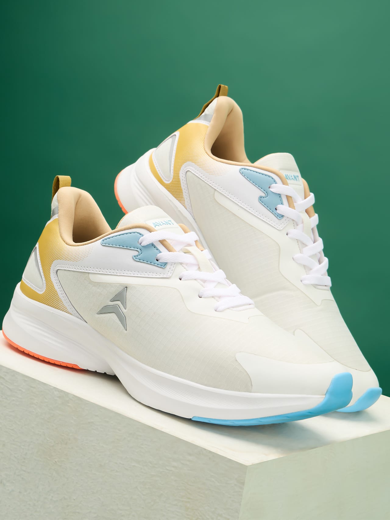 Avant Men's Delux Running Shoes - White/Gold