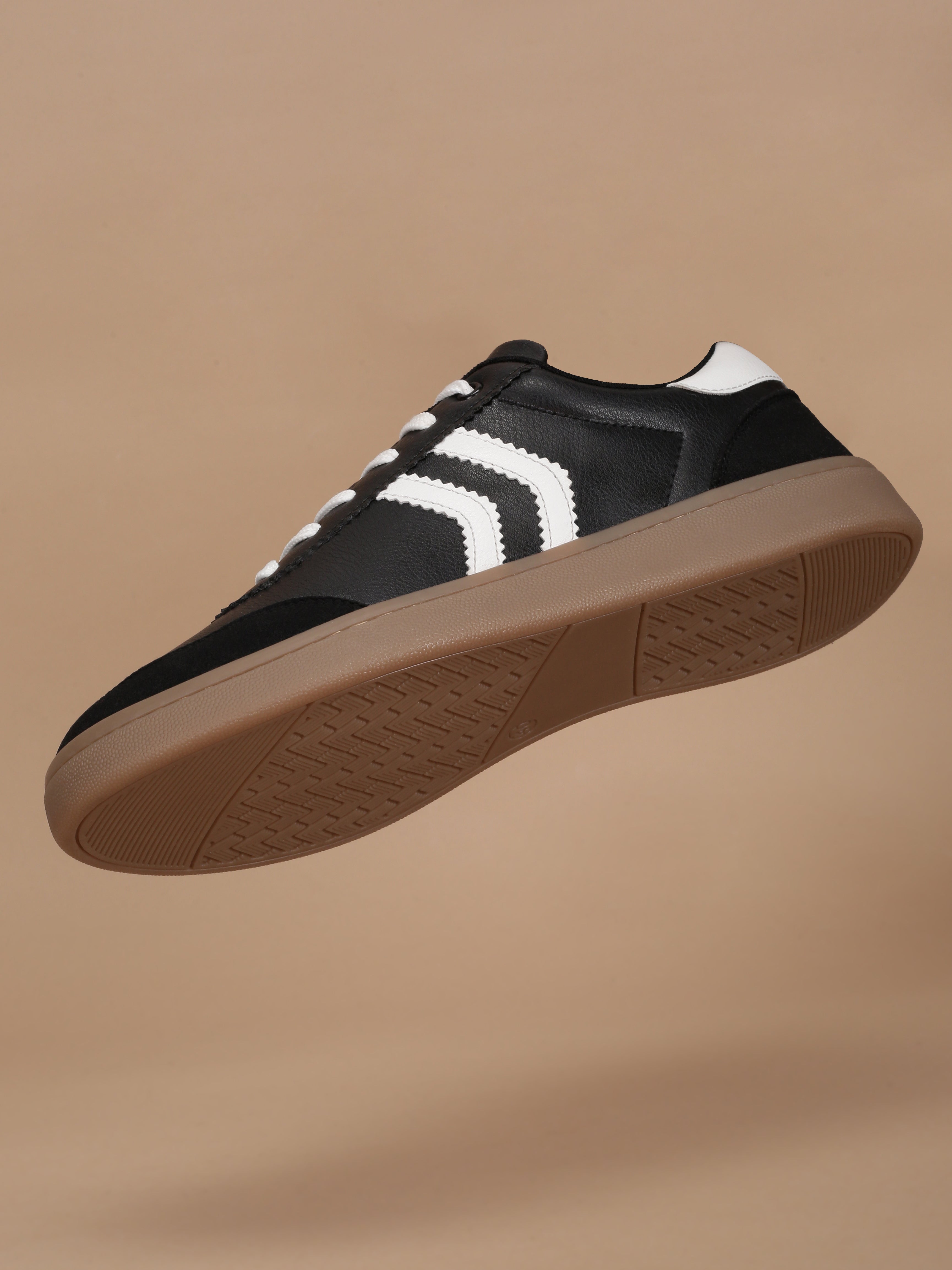 Avant Women's Era Sneakers - Black/White