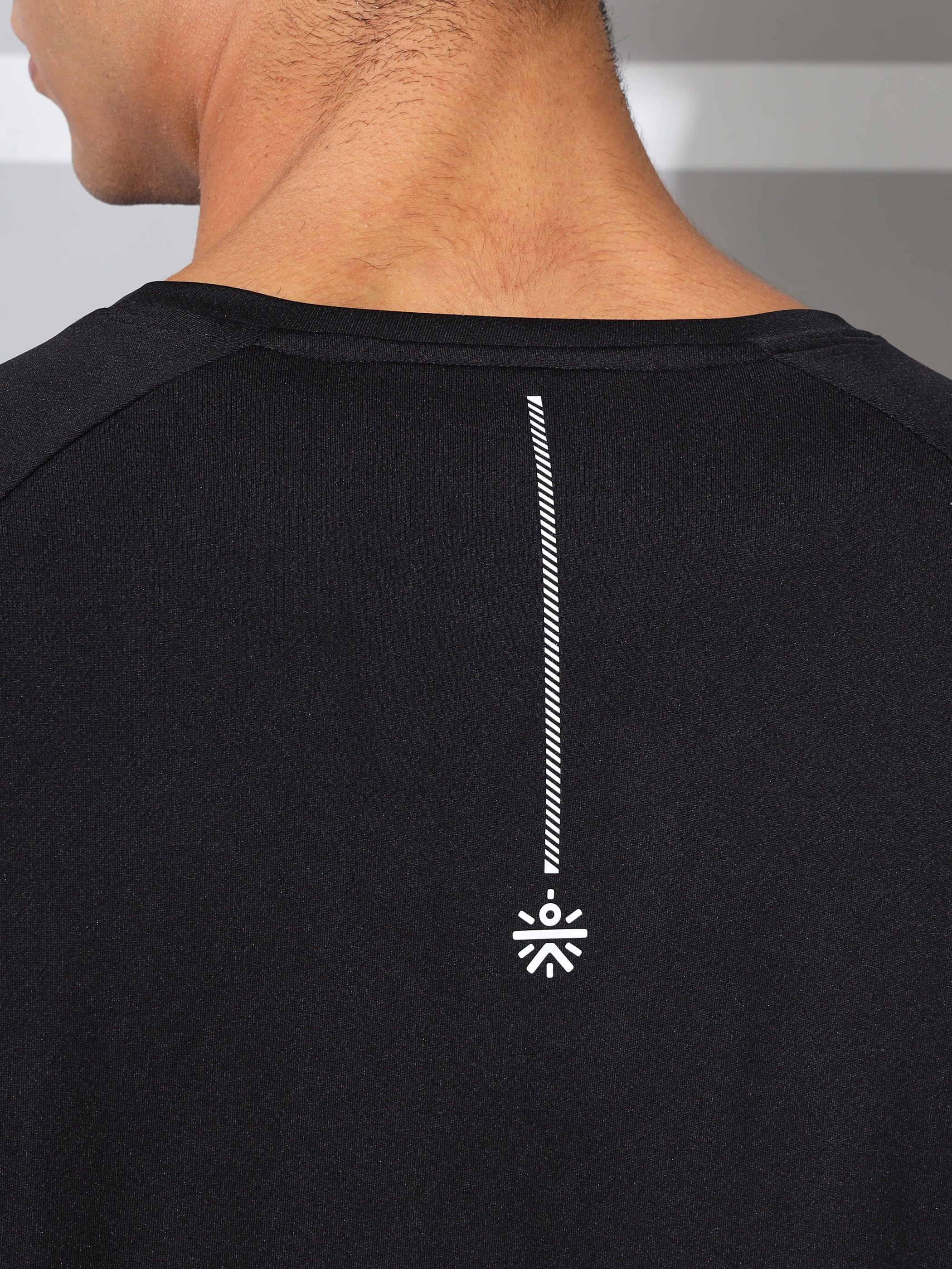 Active T-shirt with Thumbhole Sleeves