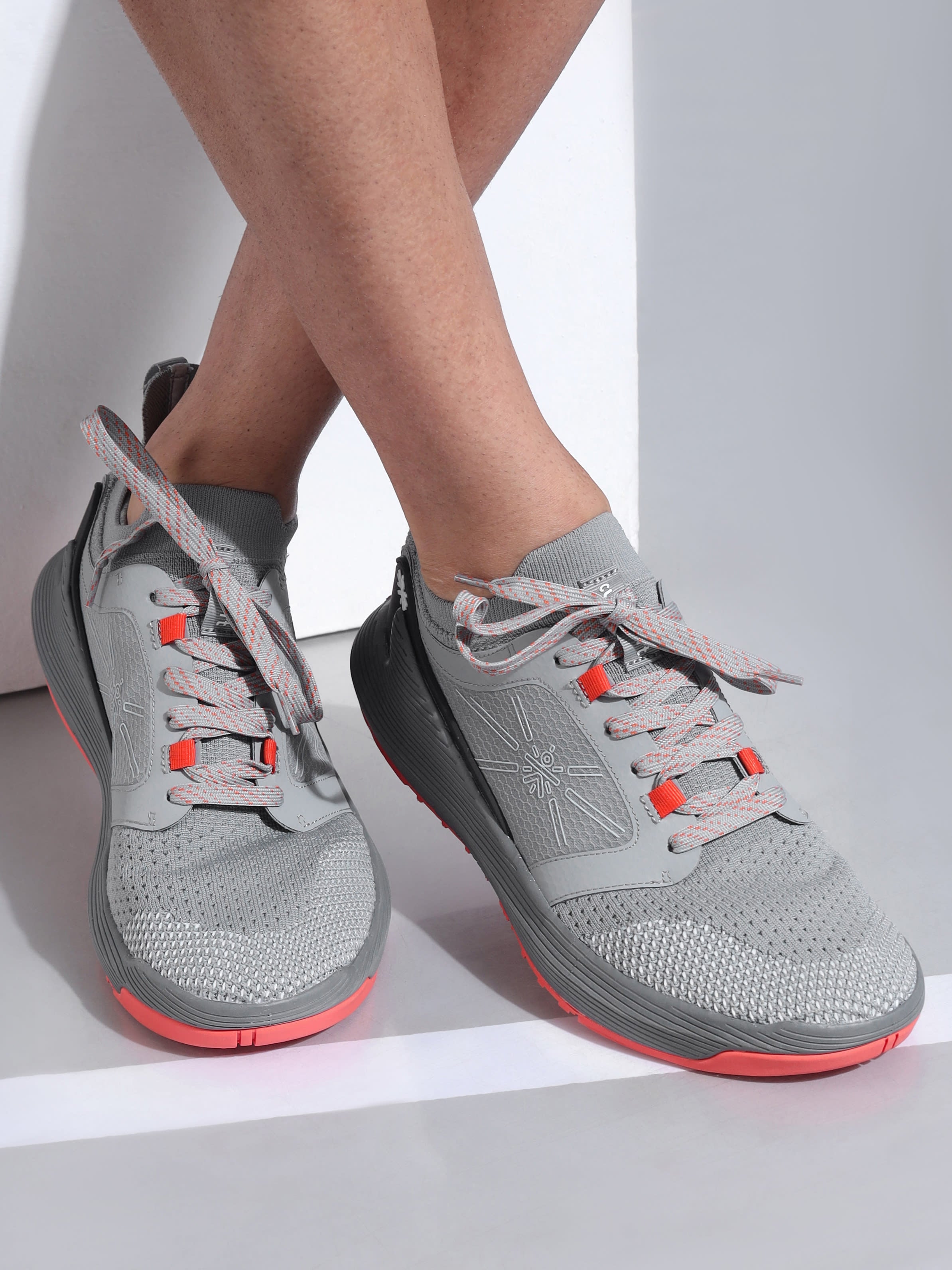 cult Crosstrain Men Training Shoes - Grey/ Orange