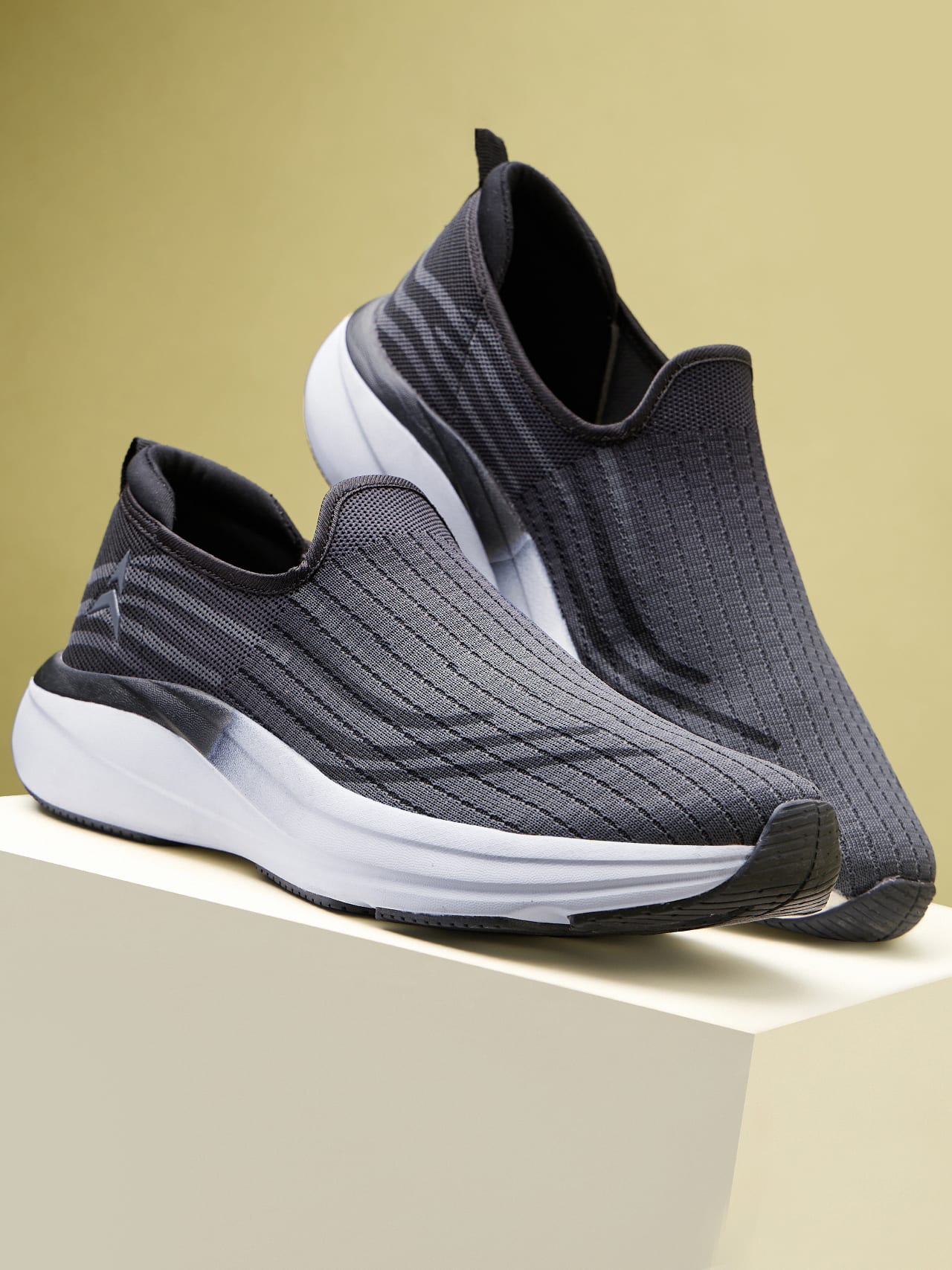 Avant Men's Lujo Slip-On Walking Shoes-D.Grey