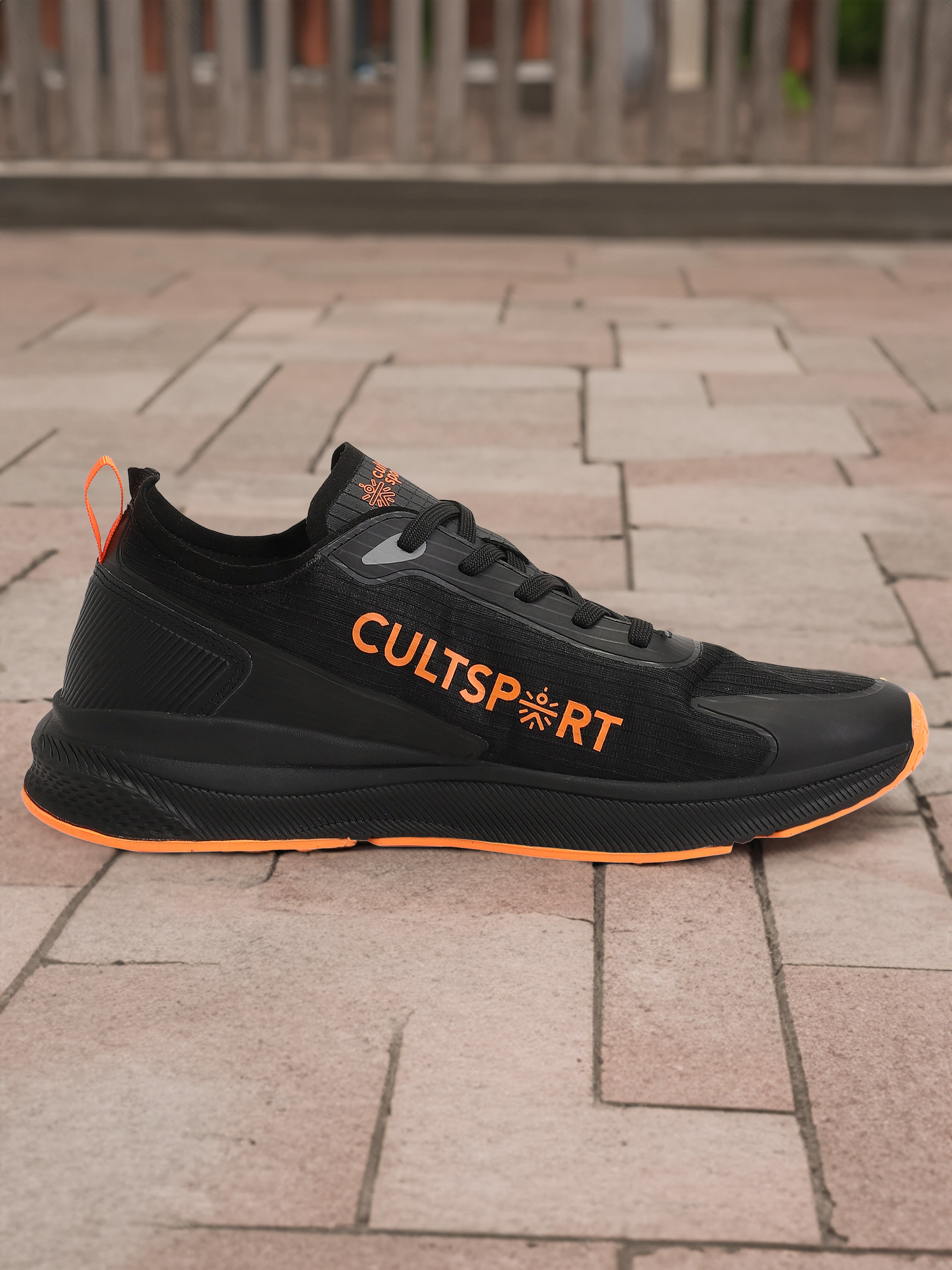 cult Comfort Men Running Shoes - Black/Orange
