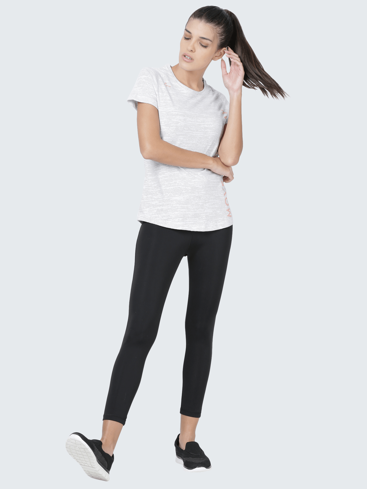 Signature Relax White Casual Tee